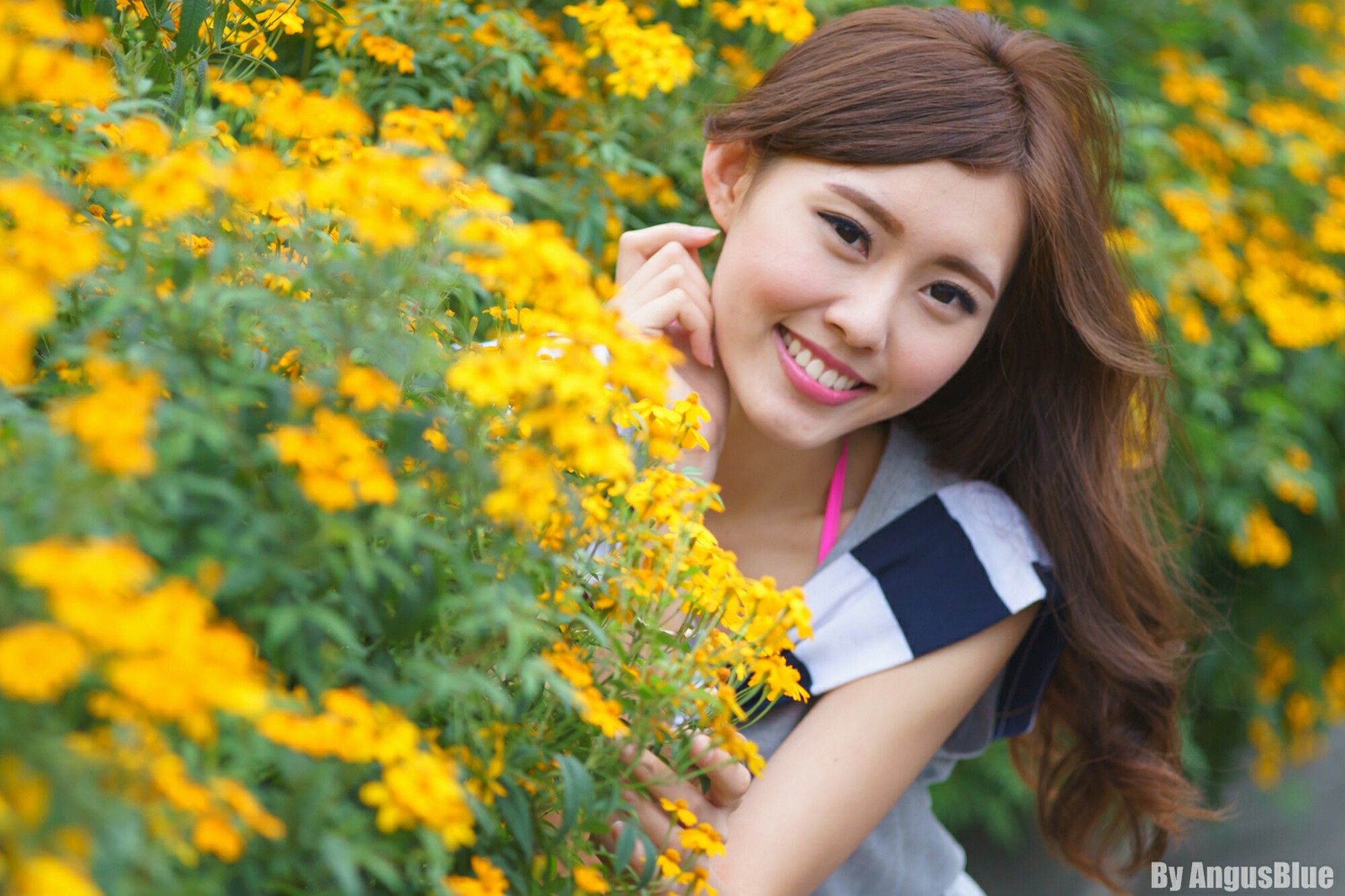 Queenie郭珉妏 - 清新外拍3套服饰-图1