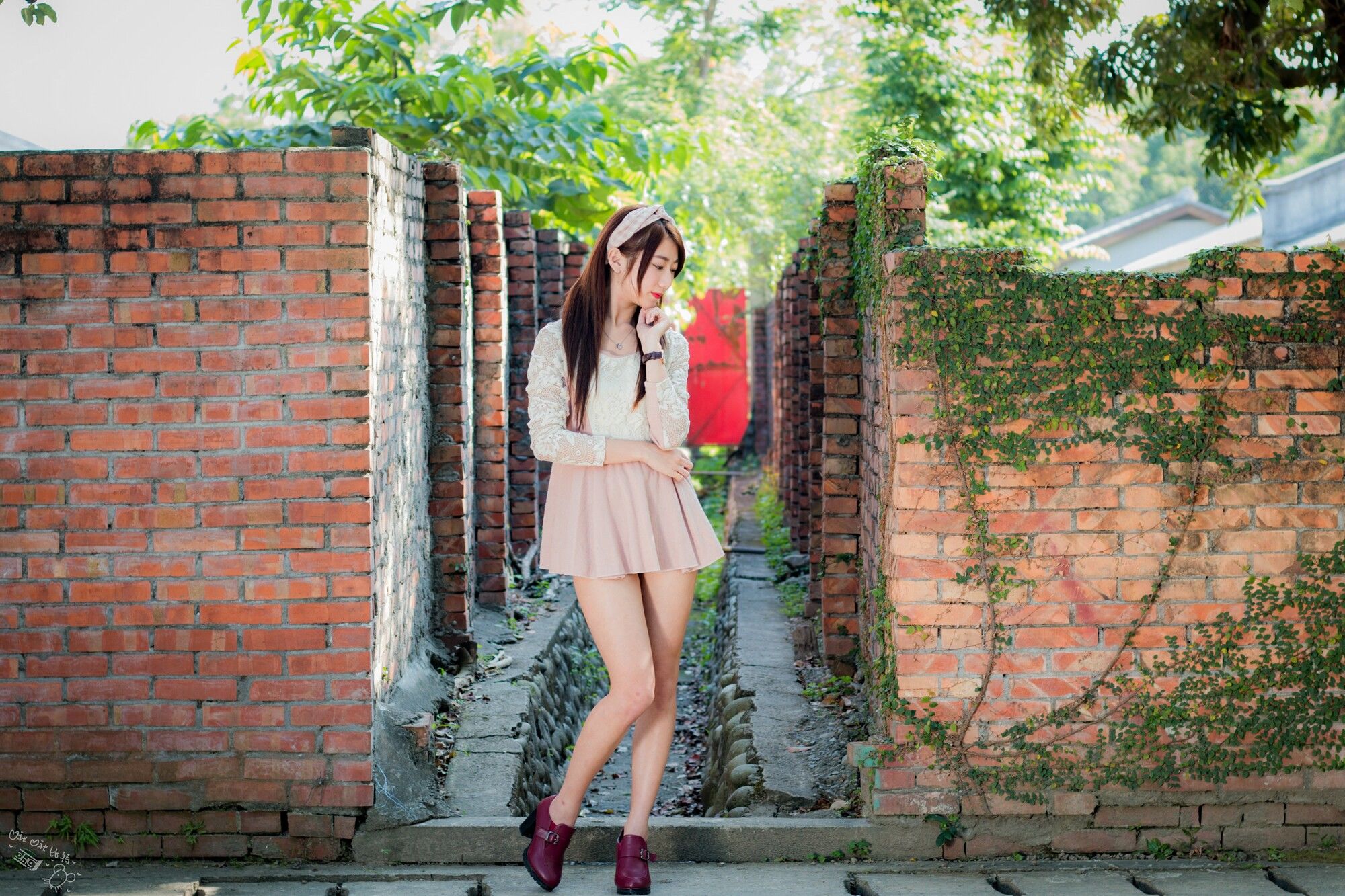 啾比特(张嘉庭)《走光復新村甜美外拍短裙系列》-图38