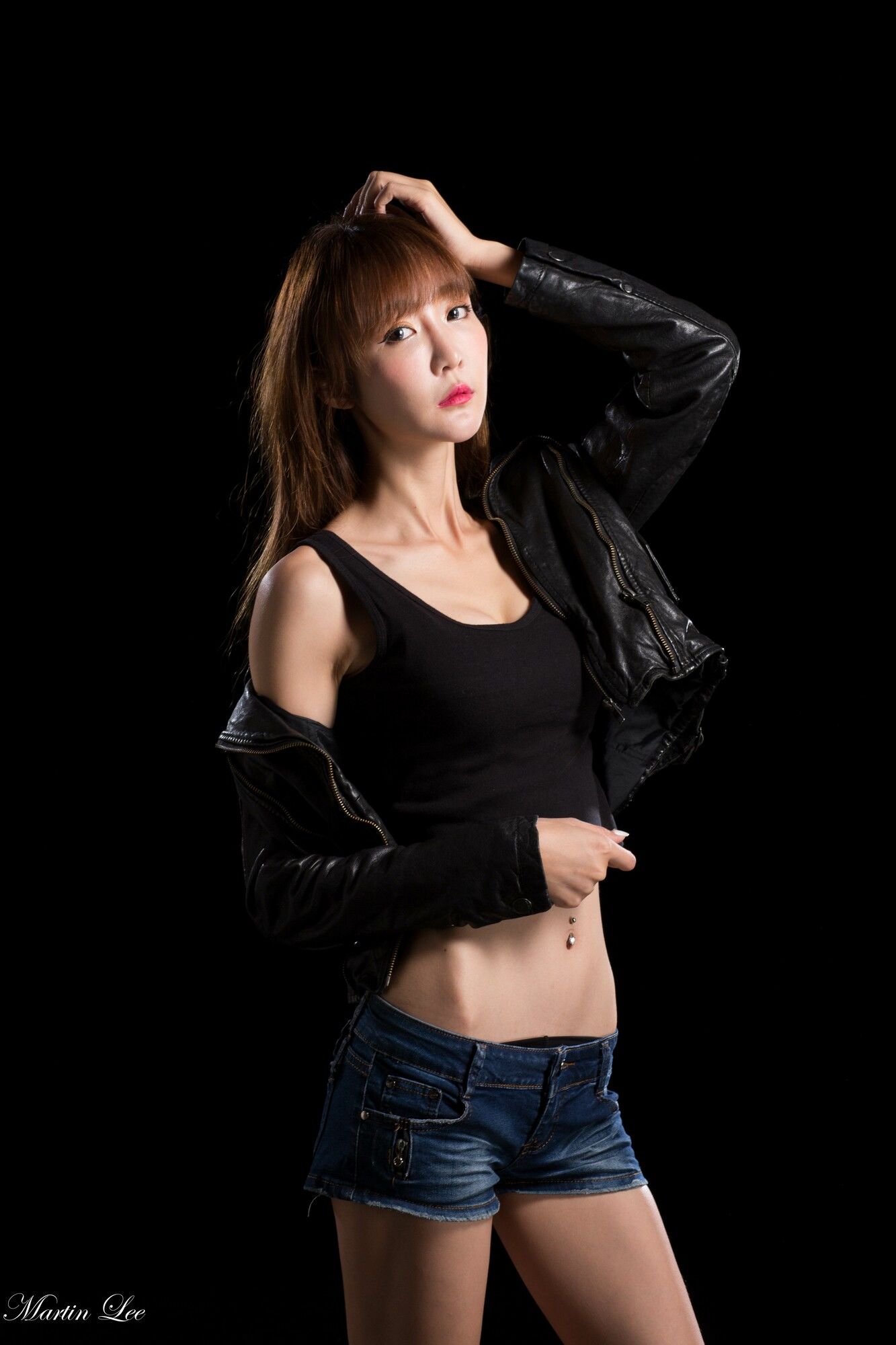 吕蔓《黑丝丽人 三套服装》-图6