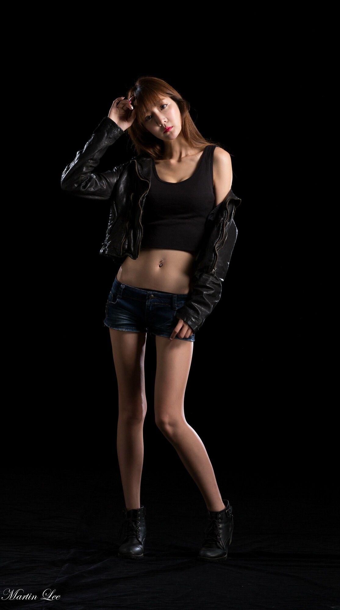 吕蔓《黑丝丽人 三套服装》-图8