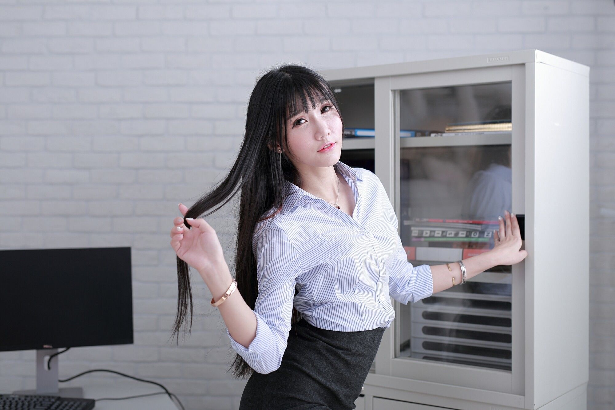 乔乔儿 - 吊带黑丝娇俏OL-图23