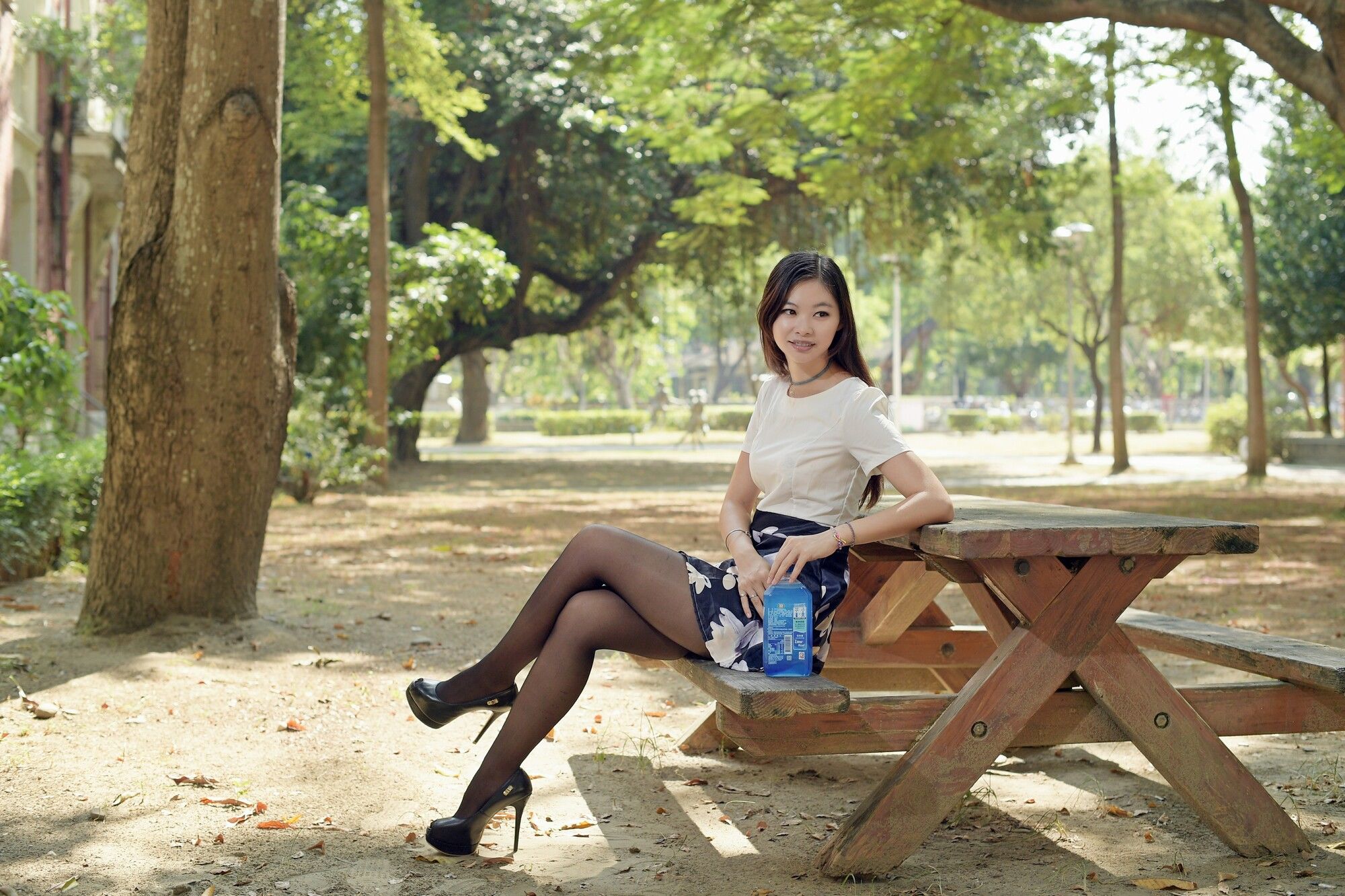 小雯 - 成大外拍共两套服装-图0