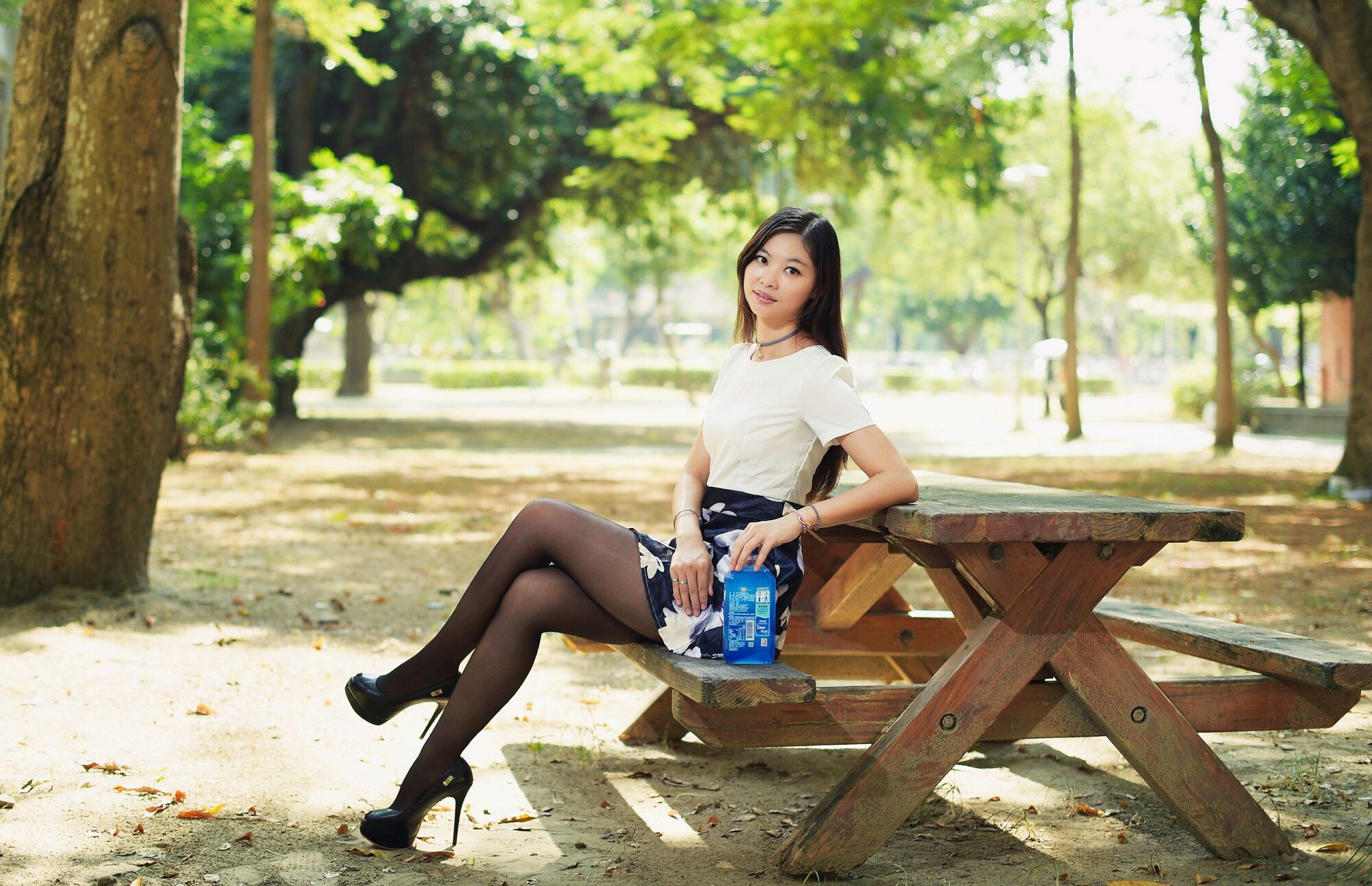 小雯 - 成大外拍共两套服装-图1