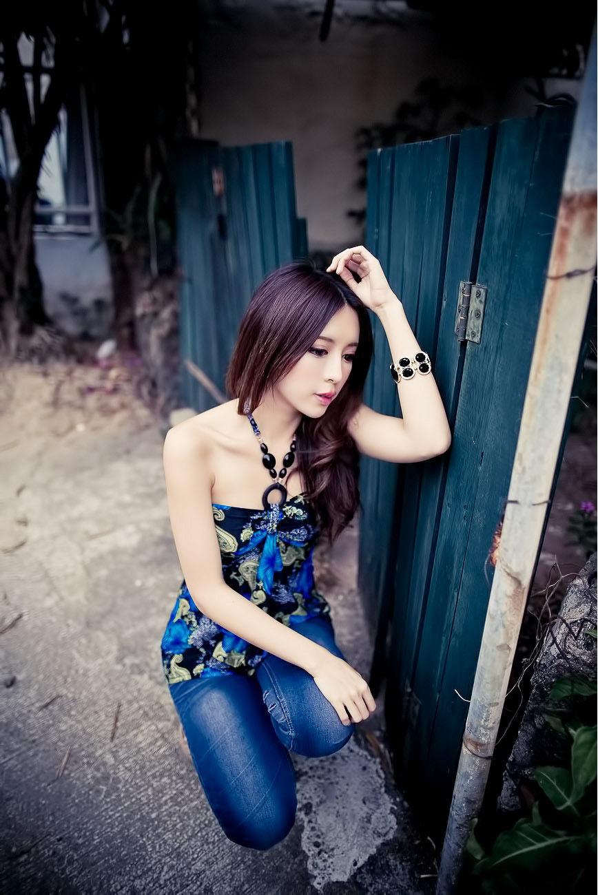 大眼正妹张齐郡《炫彩外拍》-图1