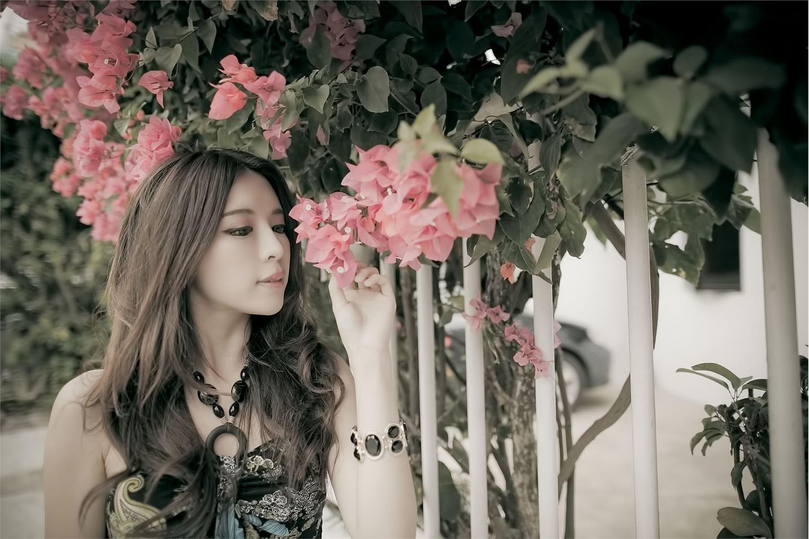 大眼正妹张齐郡《炫彩外拍》-图2