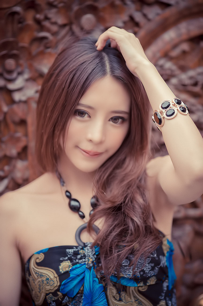 大眼正妹张齐郡《炫彩外拍》-图7