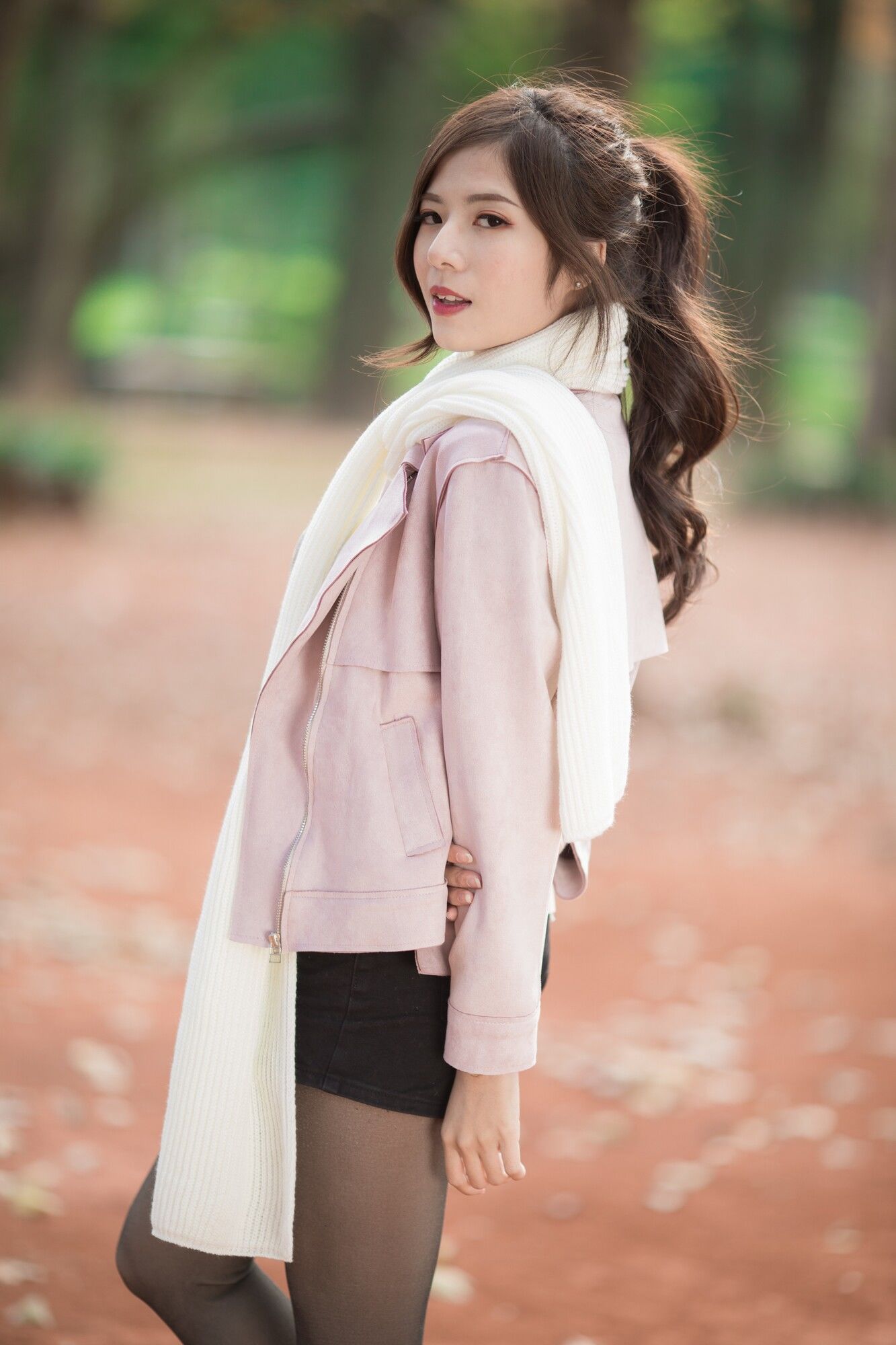 方唯真 - 3套服装黑丝街拍-图23