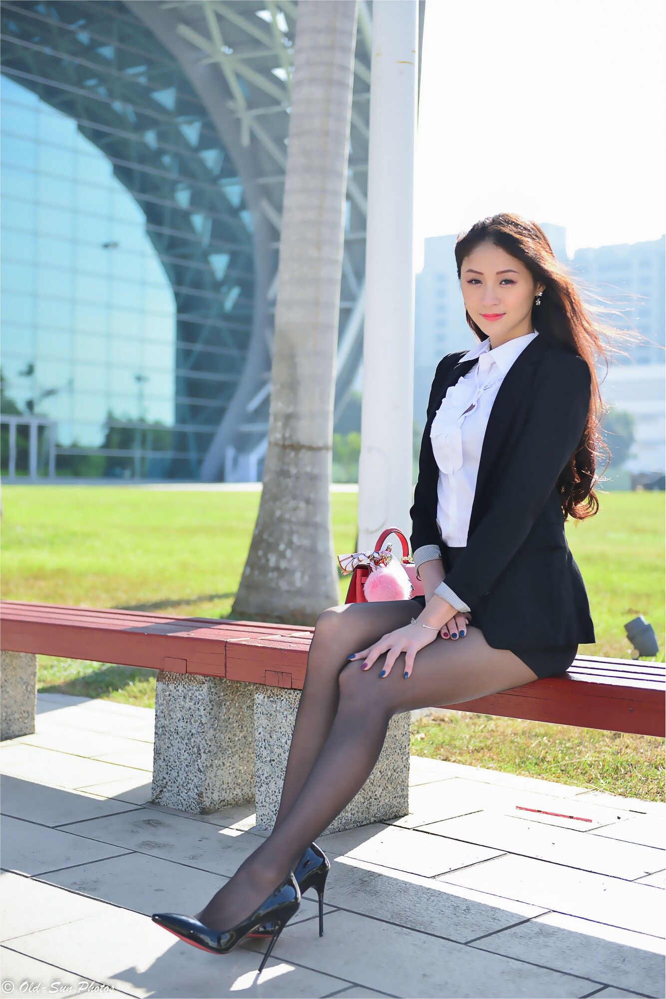 小梵《展覽館旁OL街拍》-图11