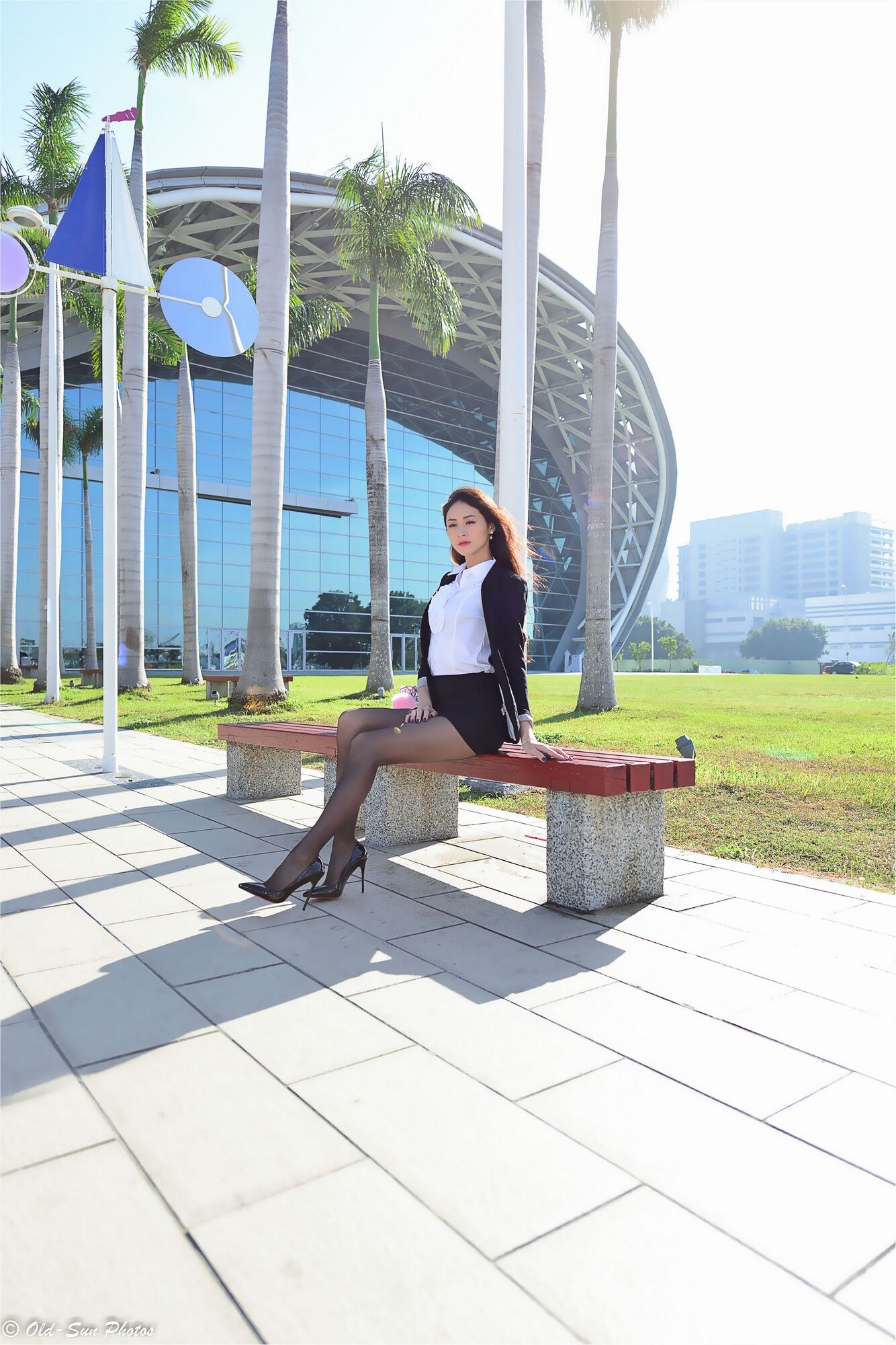 小梵《展覽館旁OL街拍》-图5