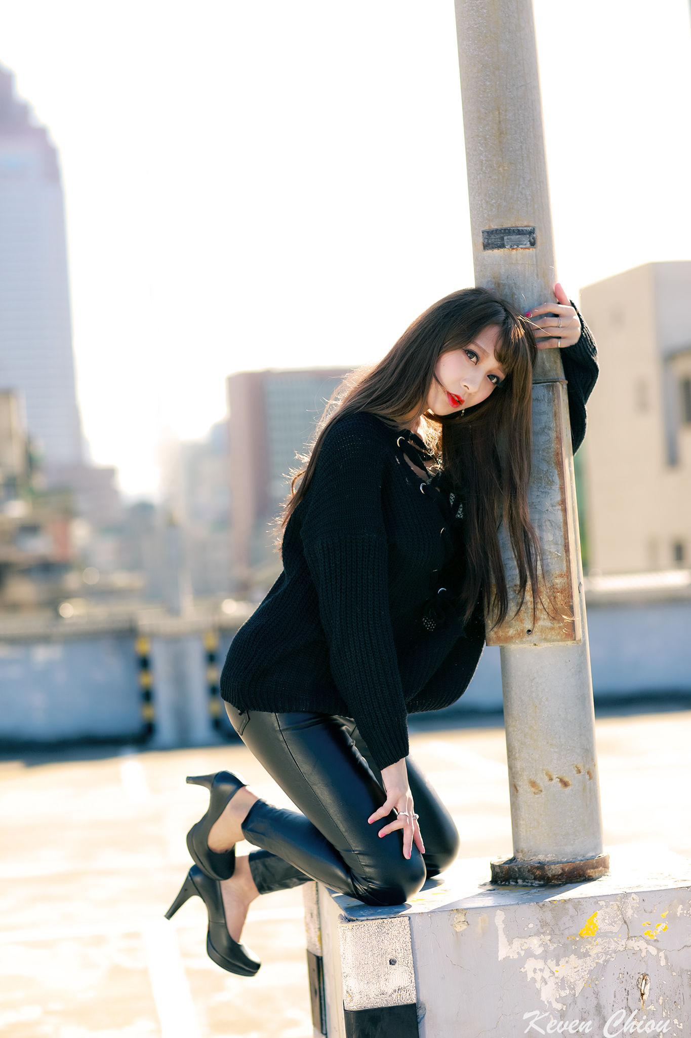 陳奕潔《皮褲少女》-图1