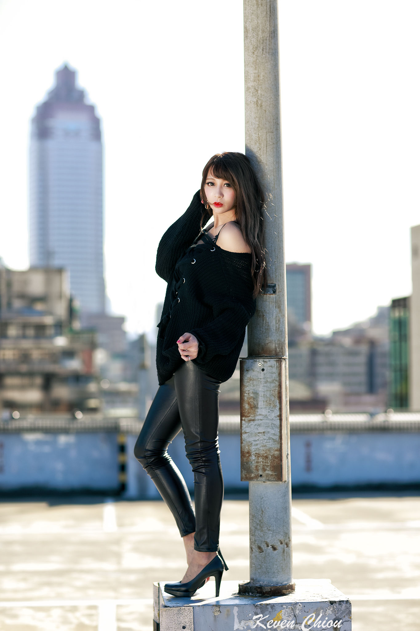 陳奕潔《皮褲少女》-图2