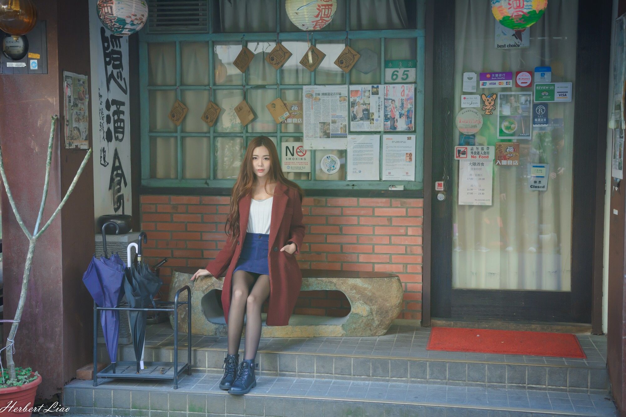 黄上晏《古亭站周邊~风衣正妹》-图0