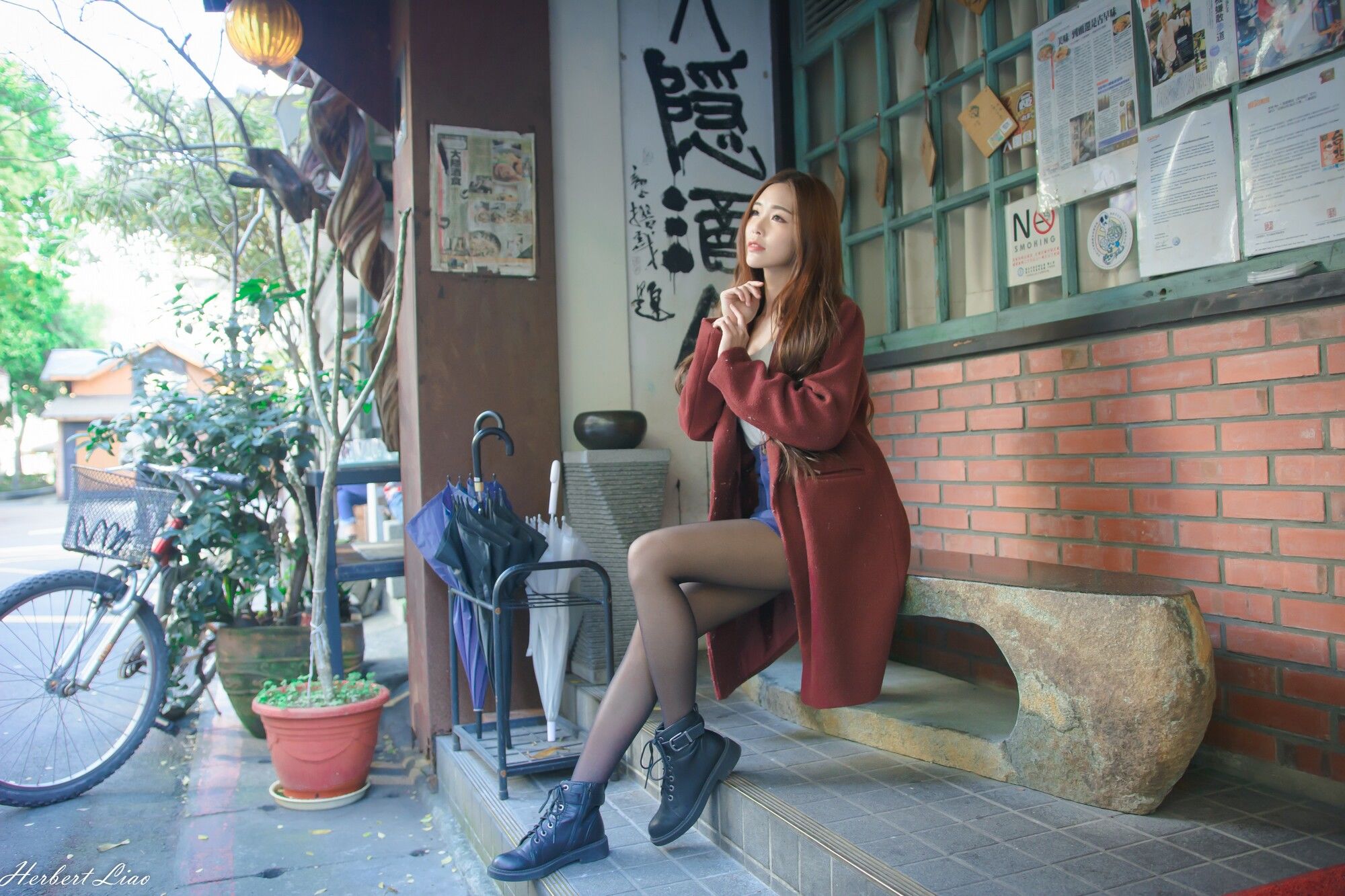 黄上晏《古亭站周邊~风衣正妹》-图1