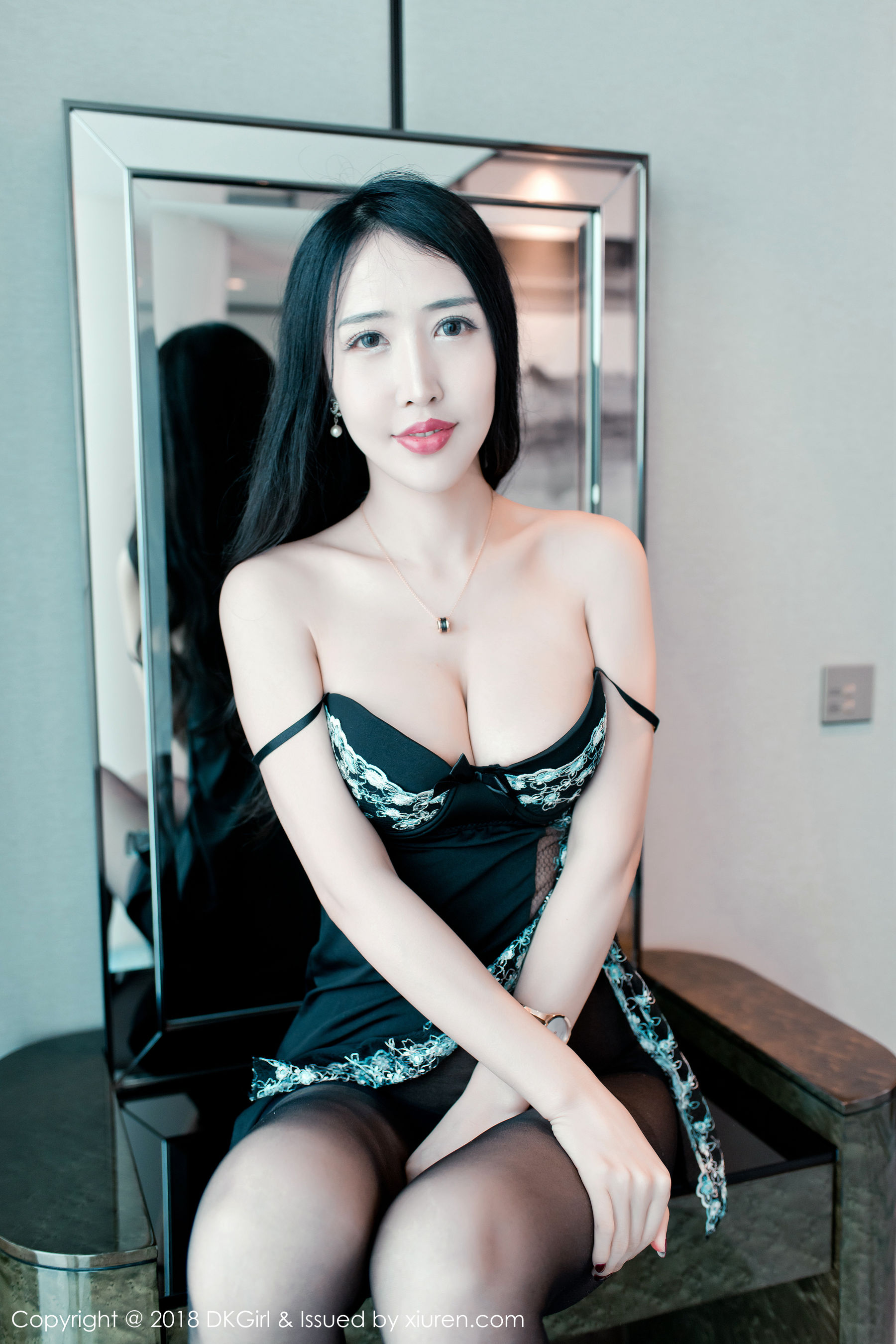 余馨妍/石心琪《美腿与黑丝诱惑》  Vol.068-图24