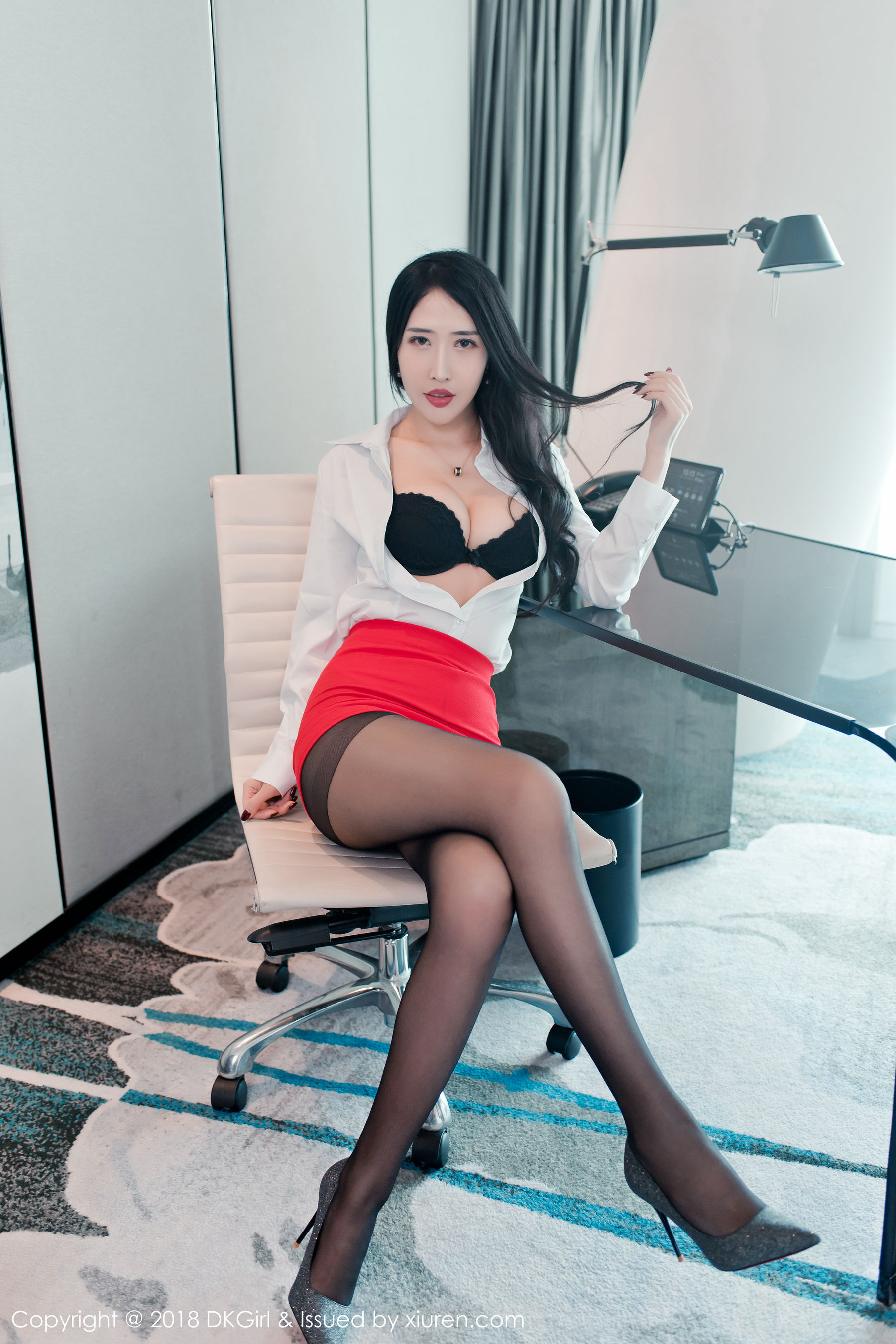余馨妍/石心琪《美腿与黑丝诱惑》  Vol.068-图32
