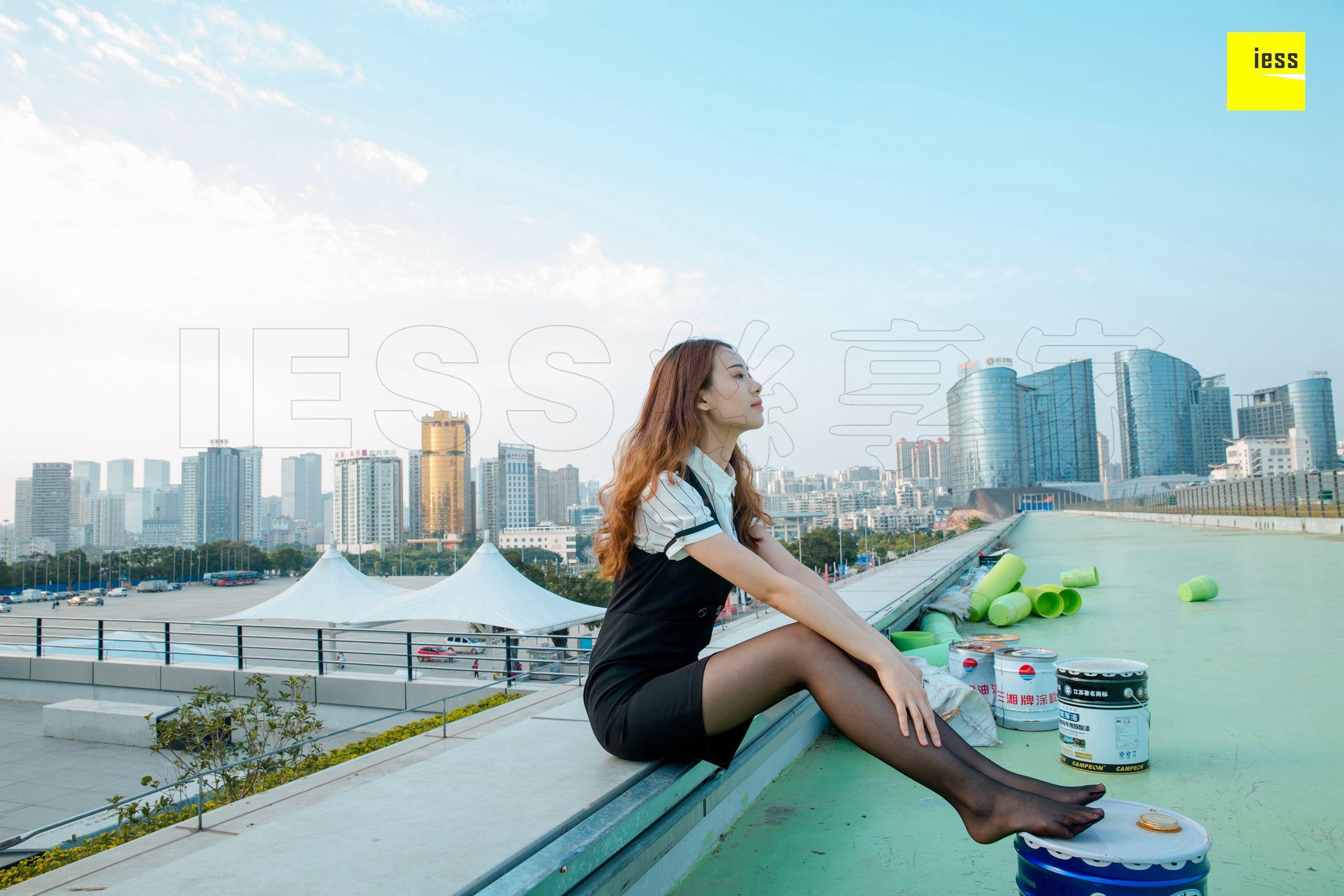 暖暖《快看！楼顶上有个黑丝女》  丝享家237-图25