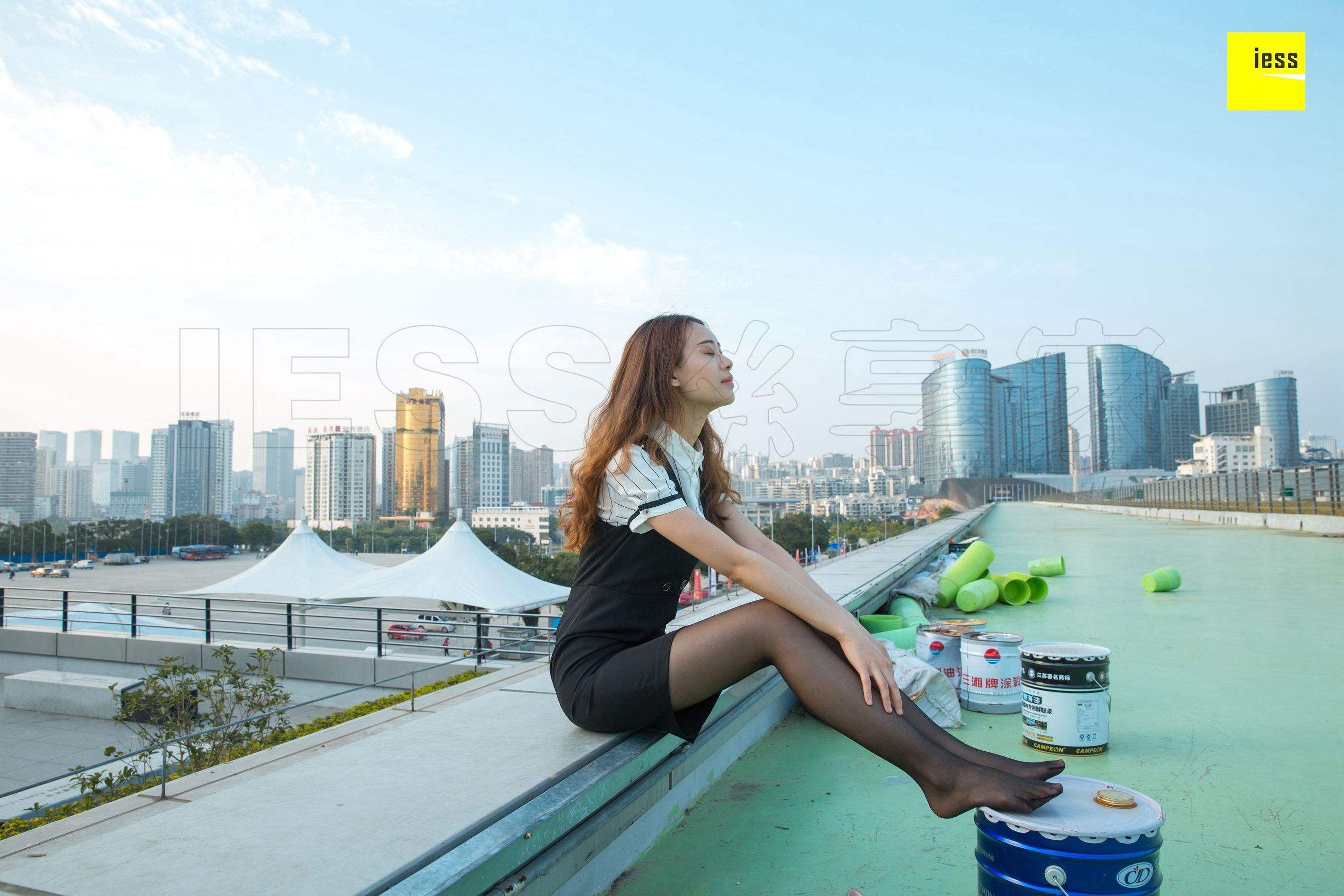 暖暖《快看！楼顶上有个黑丝女》  丝享家237-图26