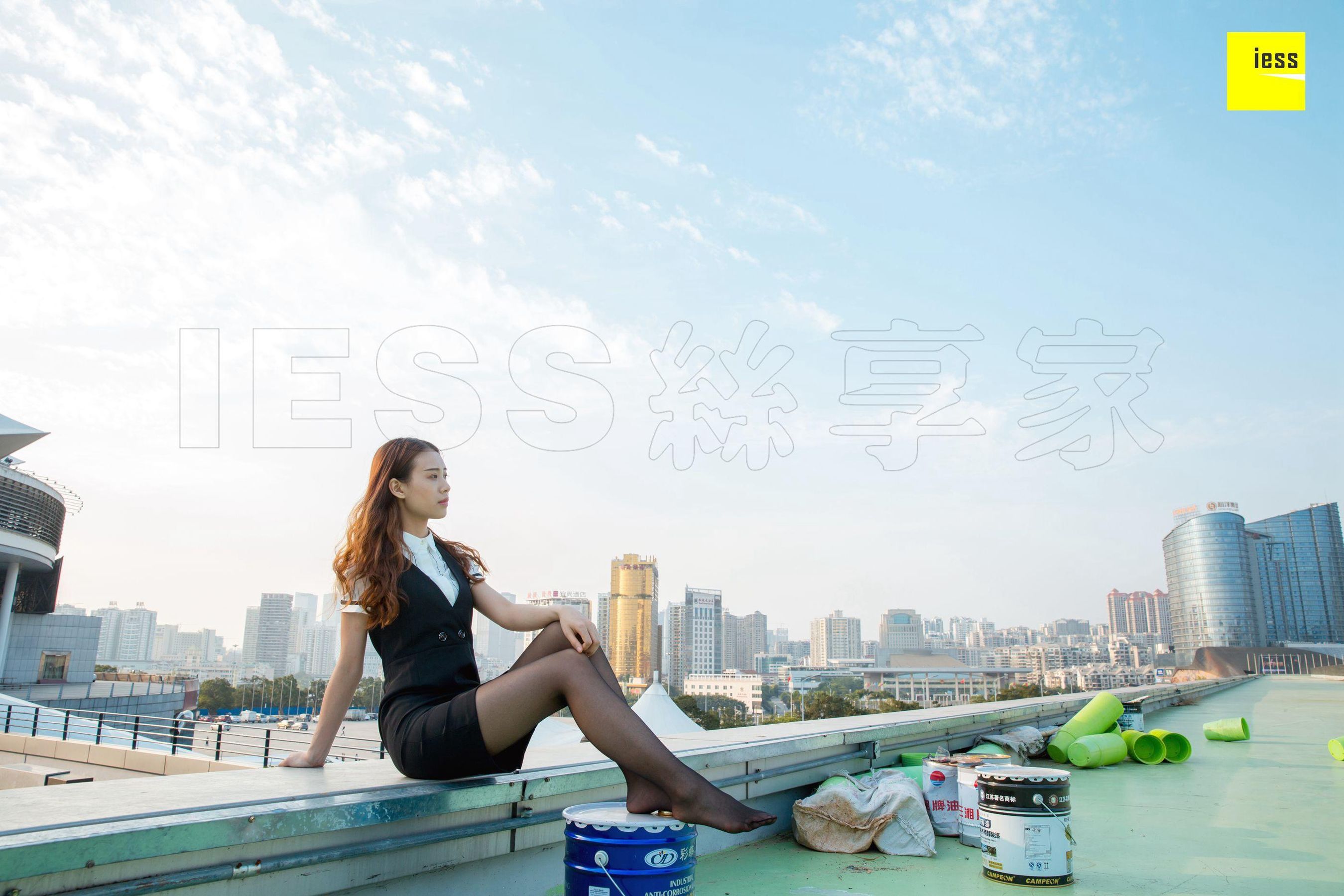 暖暖《快看！楼顶上有个黑丝女》  丝享家237-图46