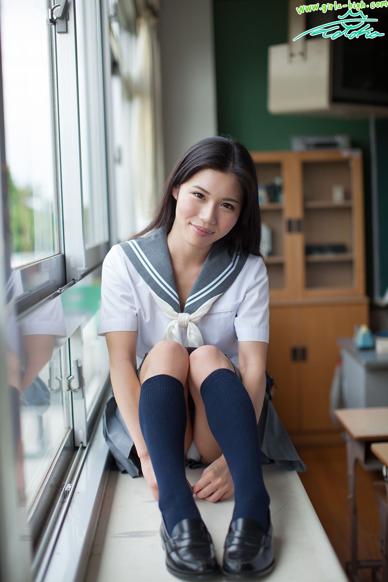 みね琴叶《どこ見てるの？》制服展開ビキニ-图3