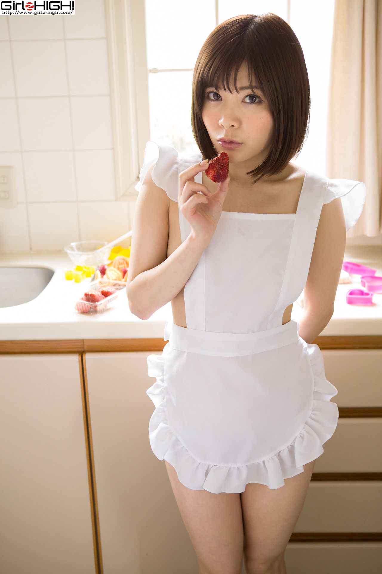 山口里菜子《僕たち（私たち）お尻だ～いすき！》裸エプロン-图1