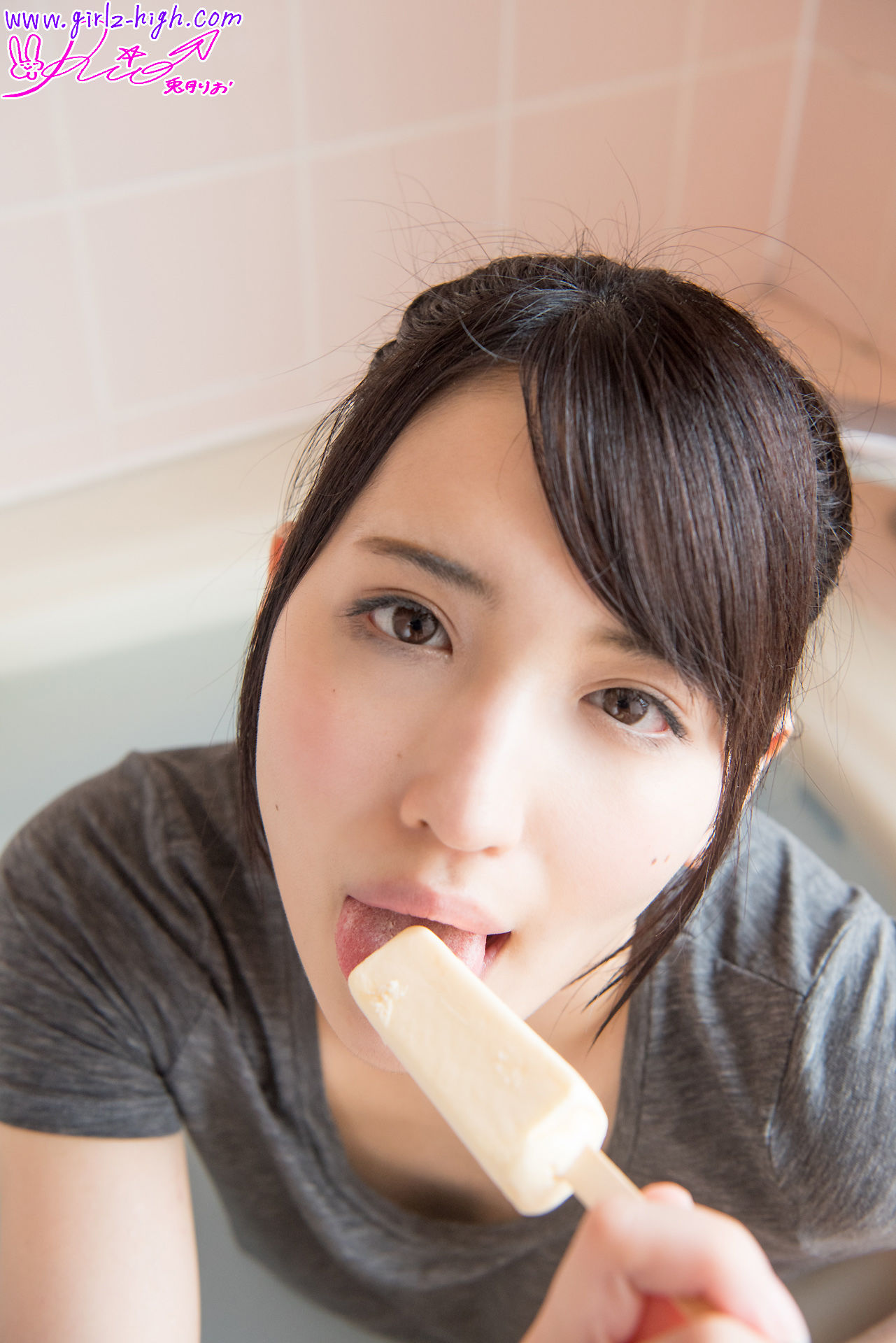 兎月りお《りおの疼いちゃう》ノーブラTシャツ-图2