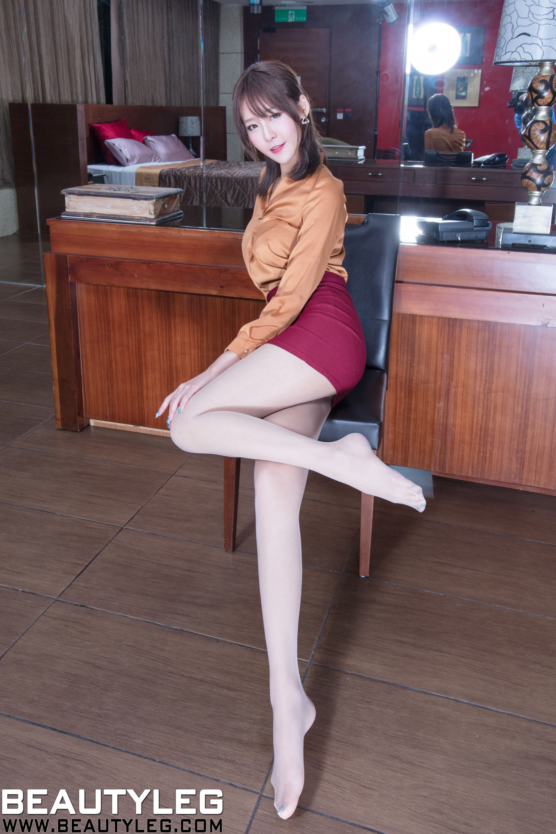 Winnie小雪《水手服+OL制服丝袜美腿》  No.1638-图21