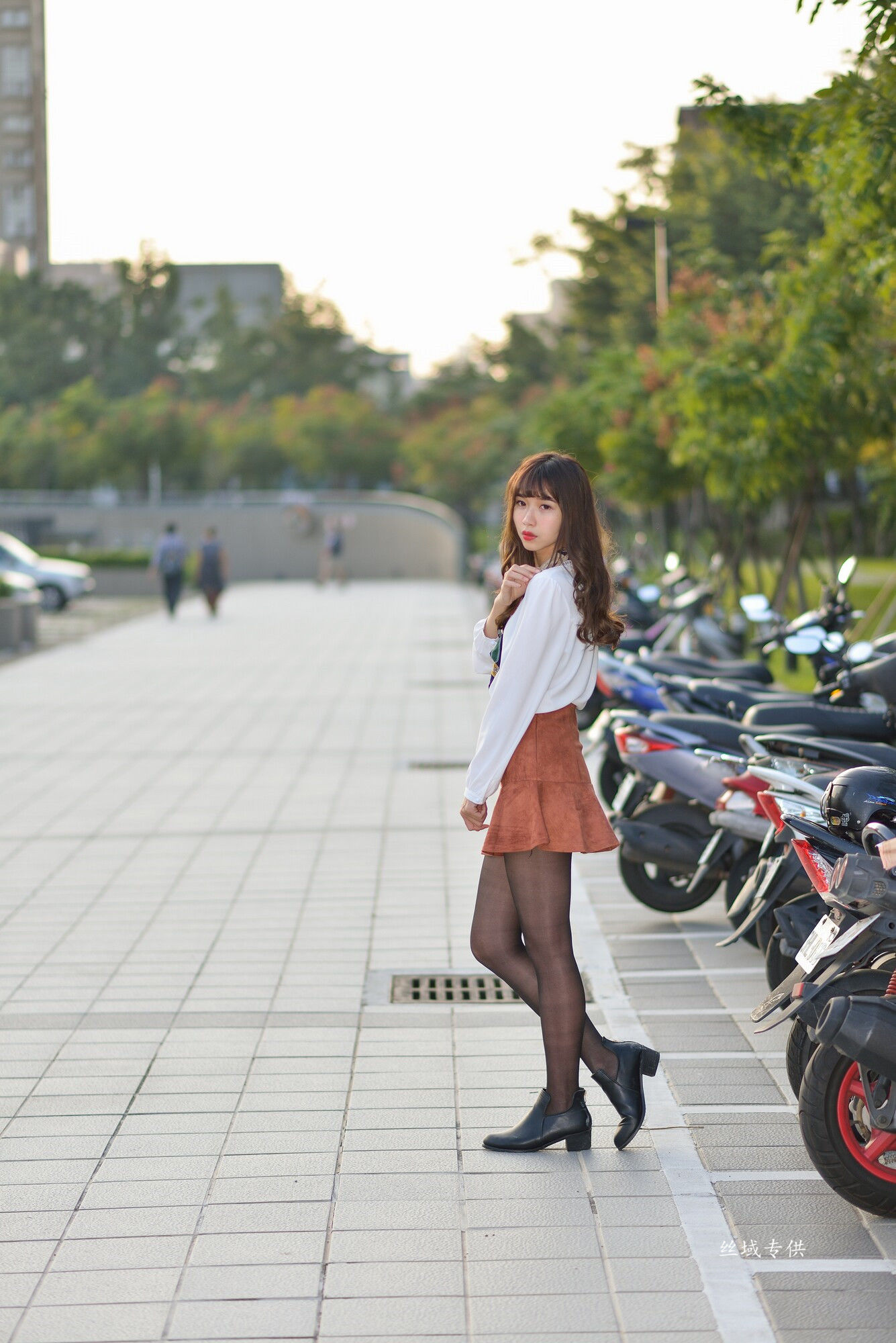 題題 國美館.時裝 黑丝小妹短裙街拍-图116