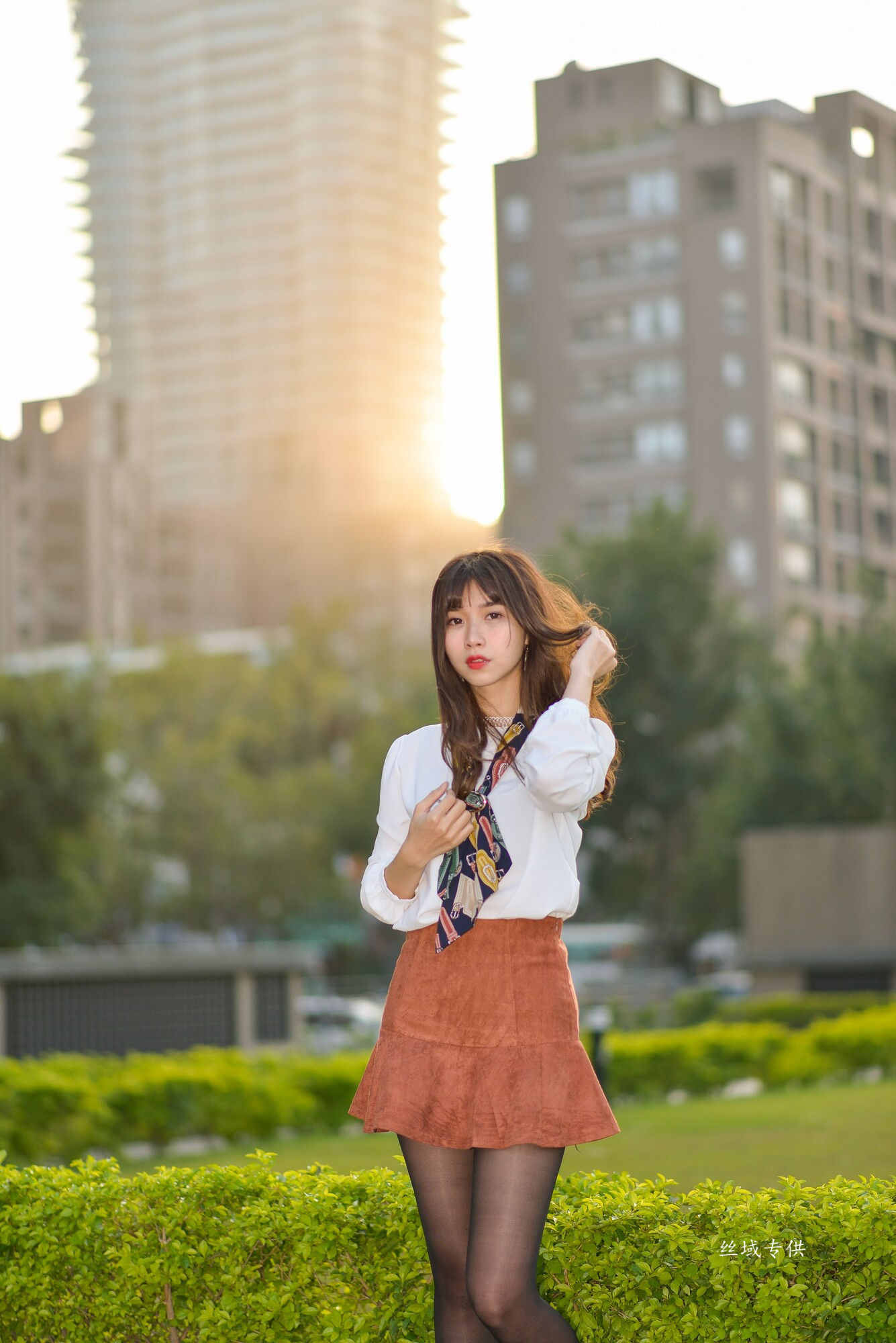 題題 國美館.時裝 黑丝小妹短裙街拍-图126