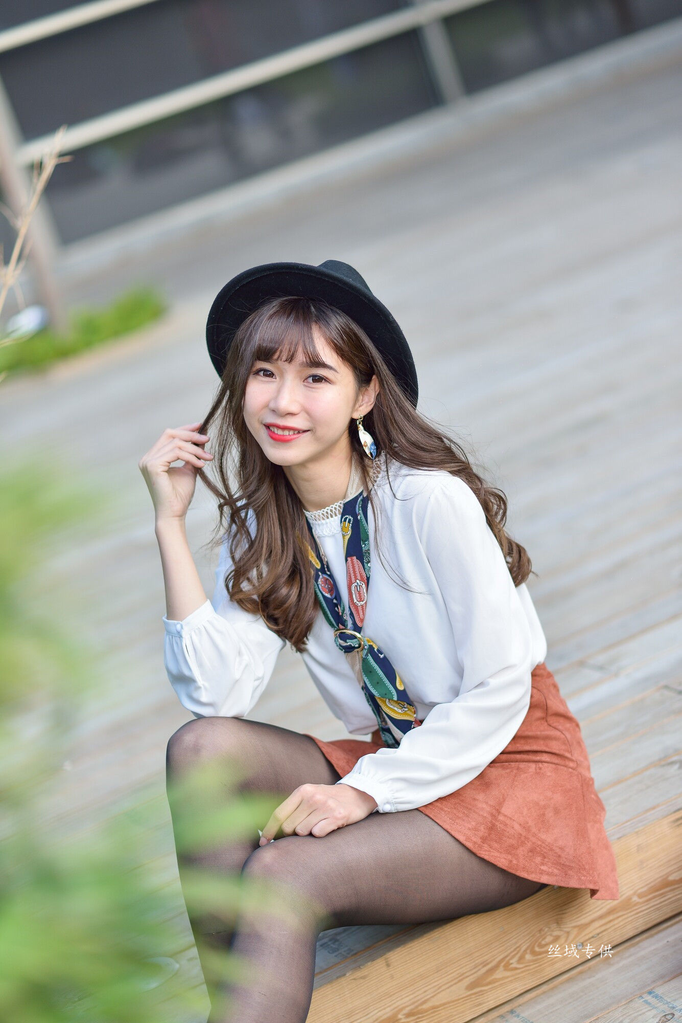 題題 國美館.時裝 黑丝小妹短裙街拍-图14