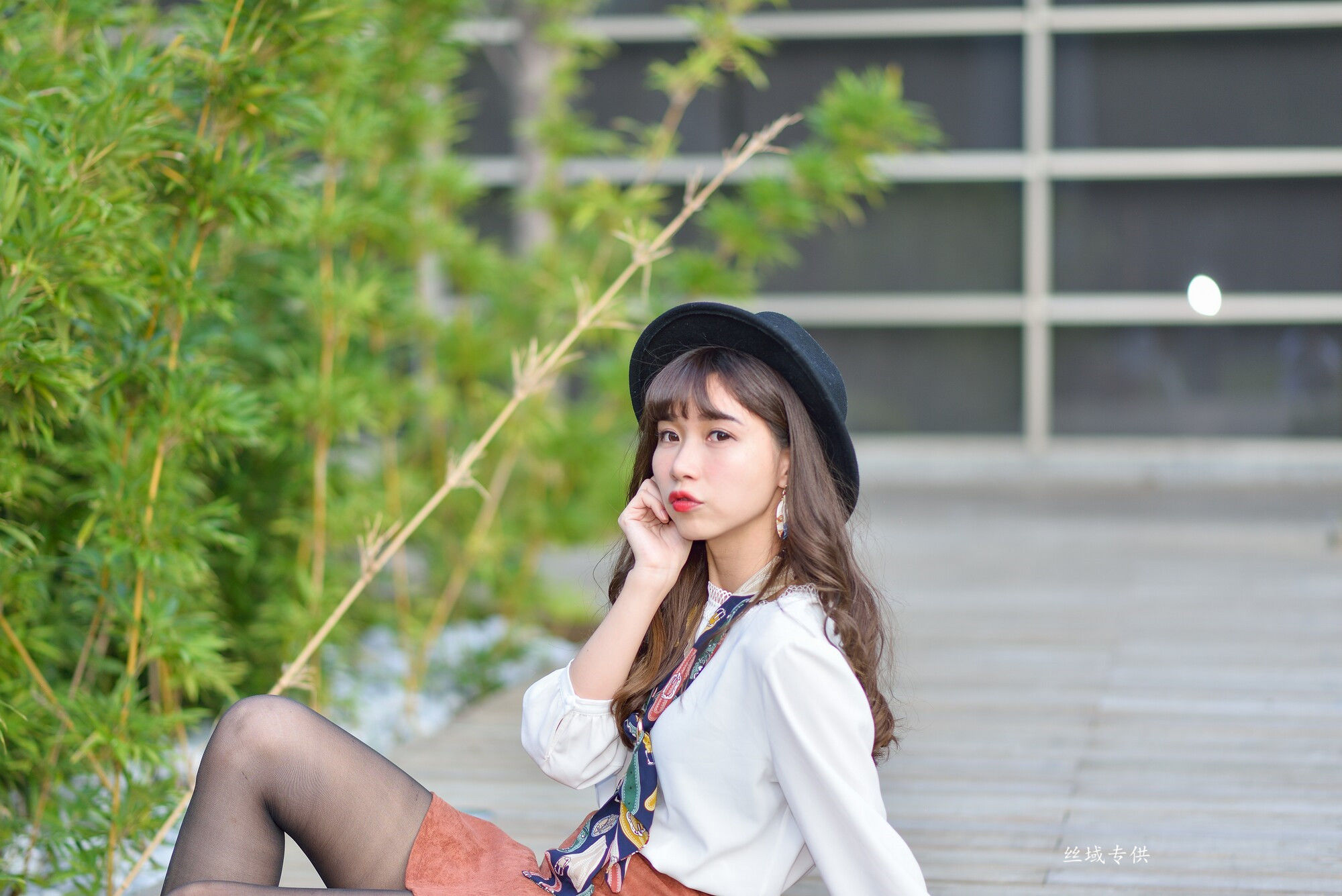 題題 國美館.時裝 黑丝小妹短裙街拍-图24