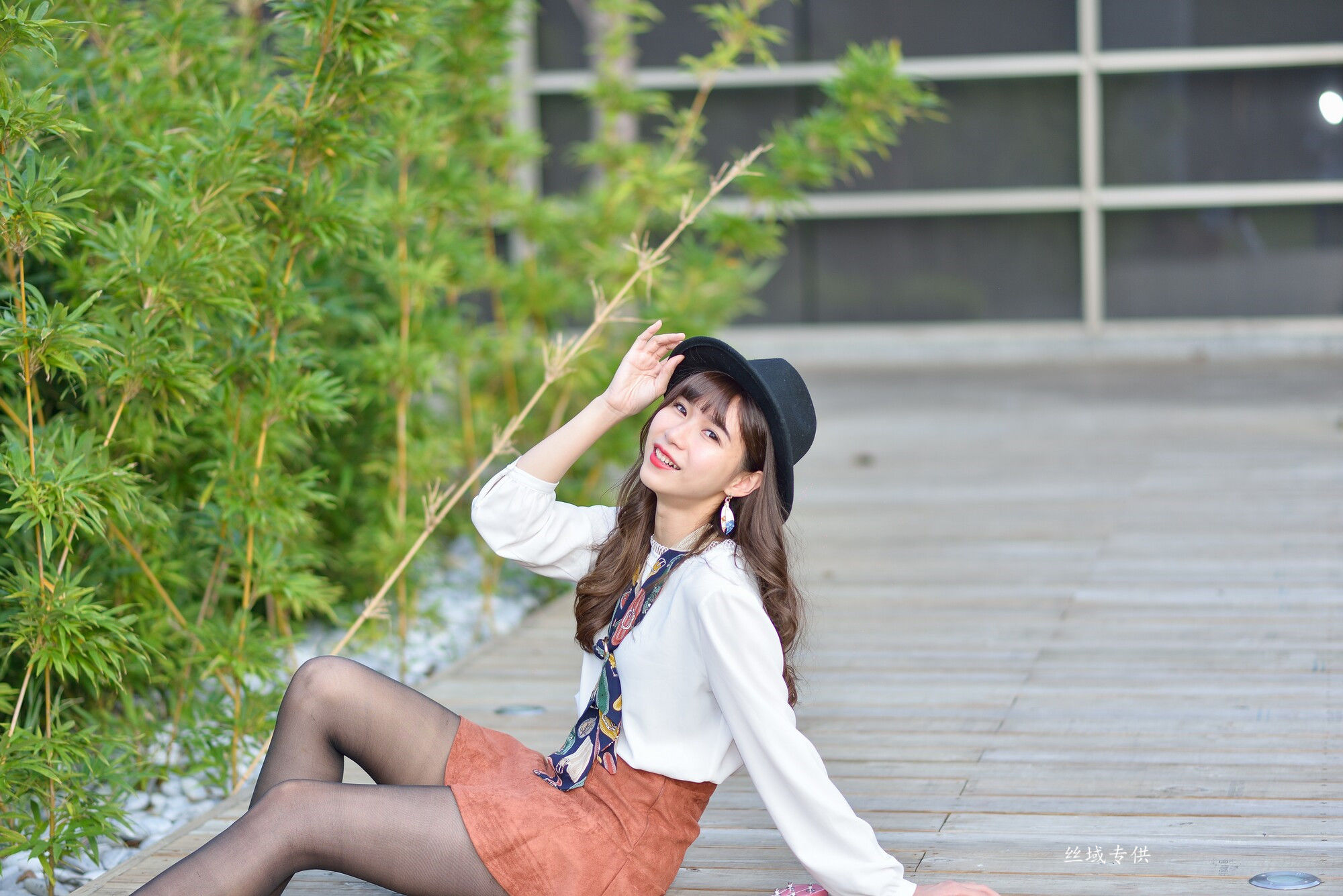 題題 國美館.時裝 黑丝小妹短裙街拍-图25