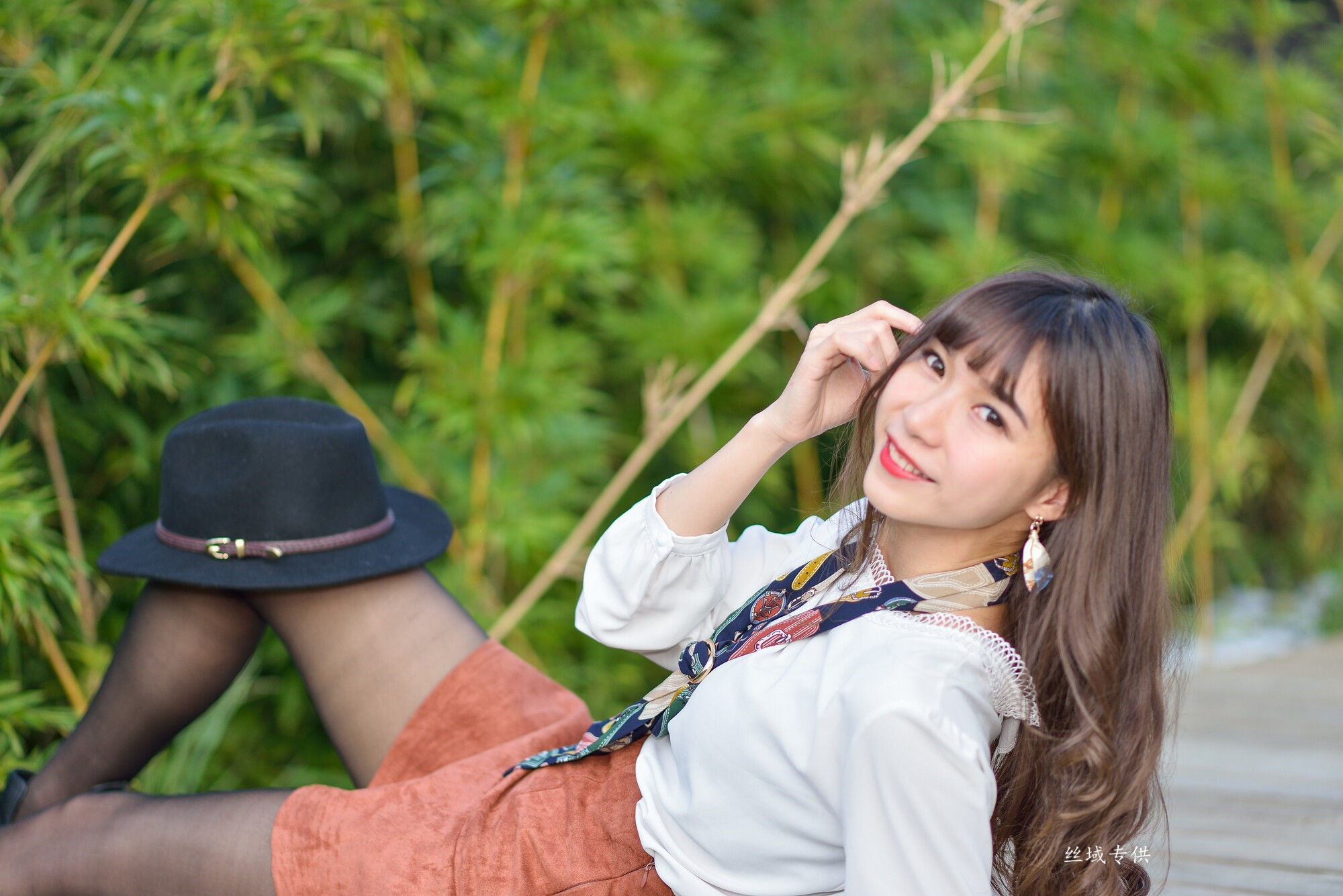 題題 國美館.時裝 黑丝小妹短裙街拍-图33