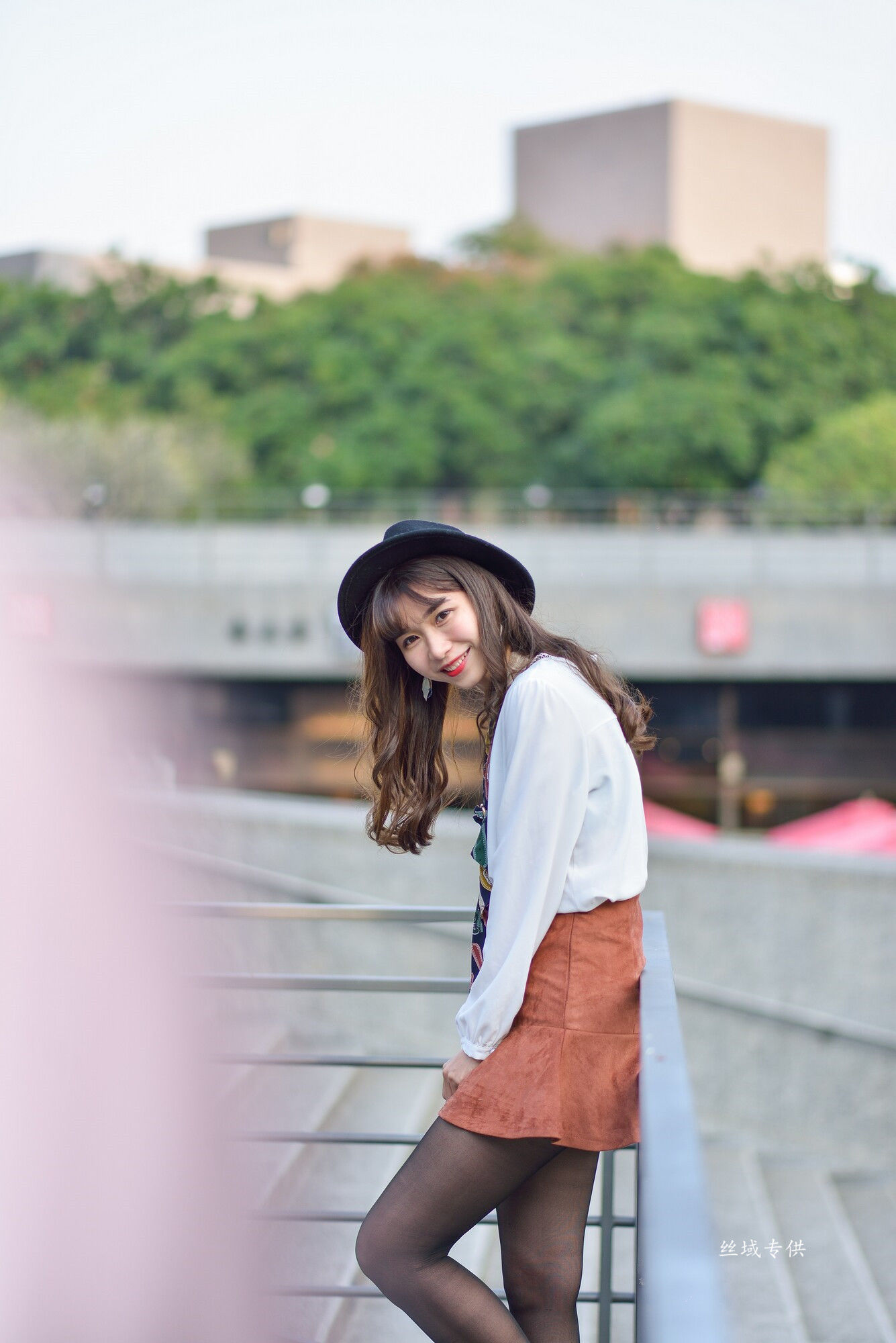 題題 國美館.時裝 黑丝小妹短裙街拍-图37