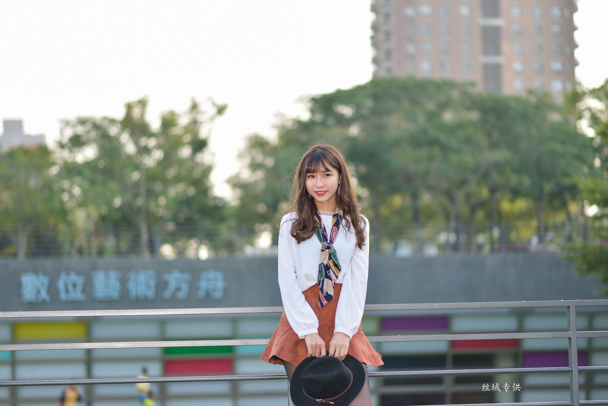 題題 國美館.時裝 黑丝小妹短裙街拍-图45