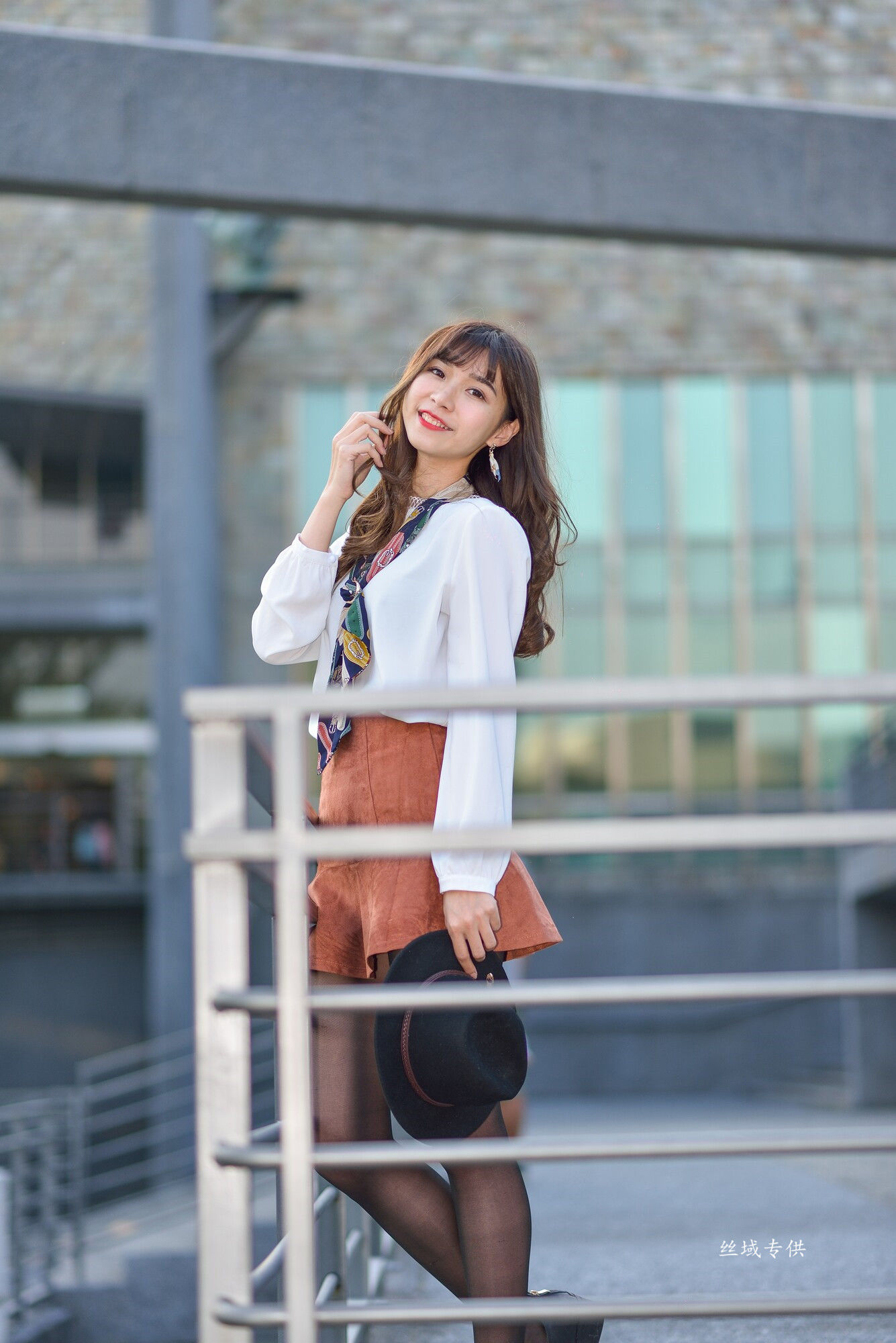 題題 國美館.時裝 黑丝小妹短裙街拍-图66