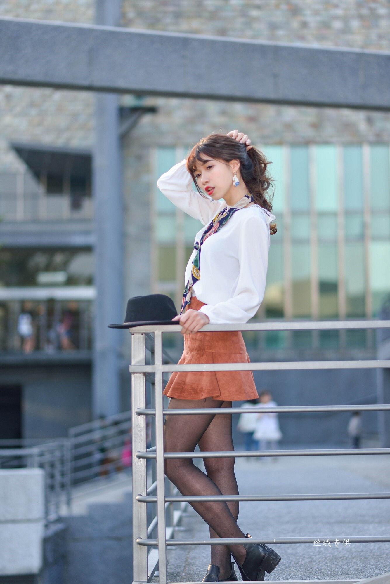 題題 國美館.時裝 黑丝小妹短裙街拍-图84