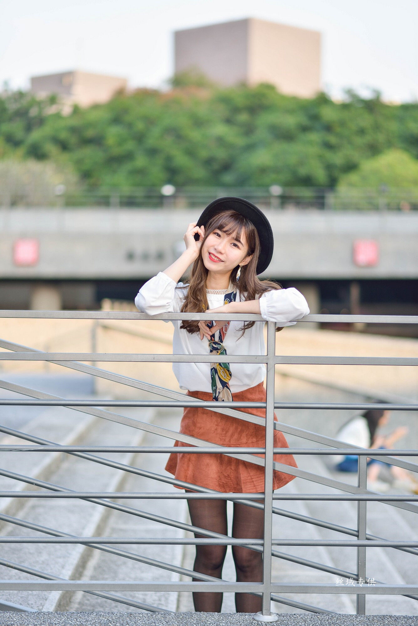 題題 國美館.時裝 黑丝小妹短裙街拍-图85