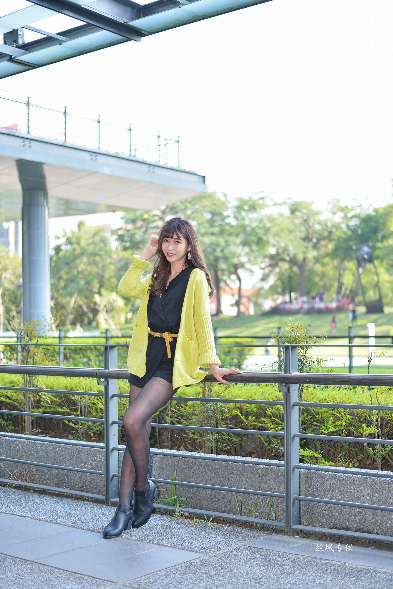 題題 國美館.時裝 黑丝街拍-图11