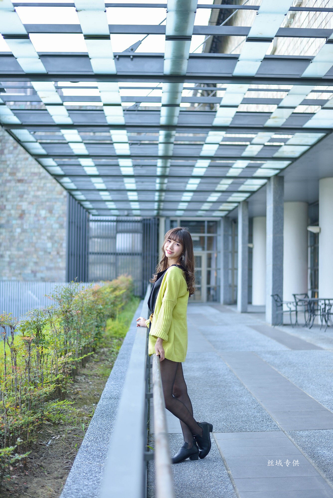 題題 國美館.時裝 黑丝街拍-图1