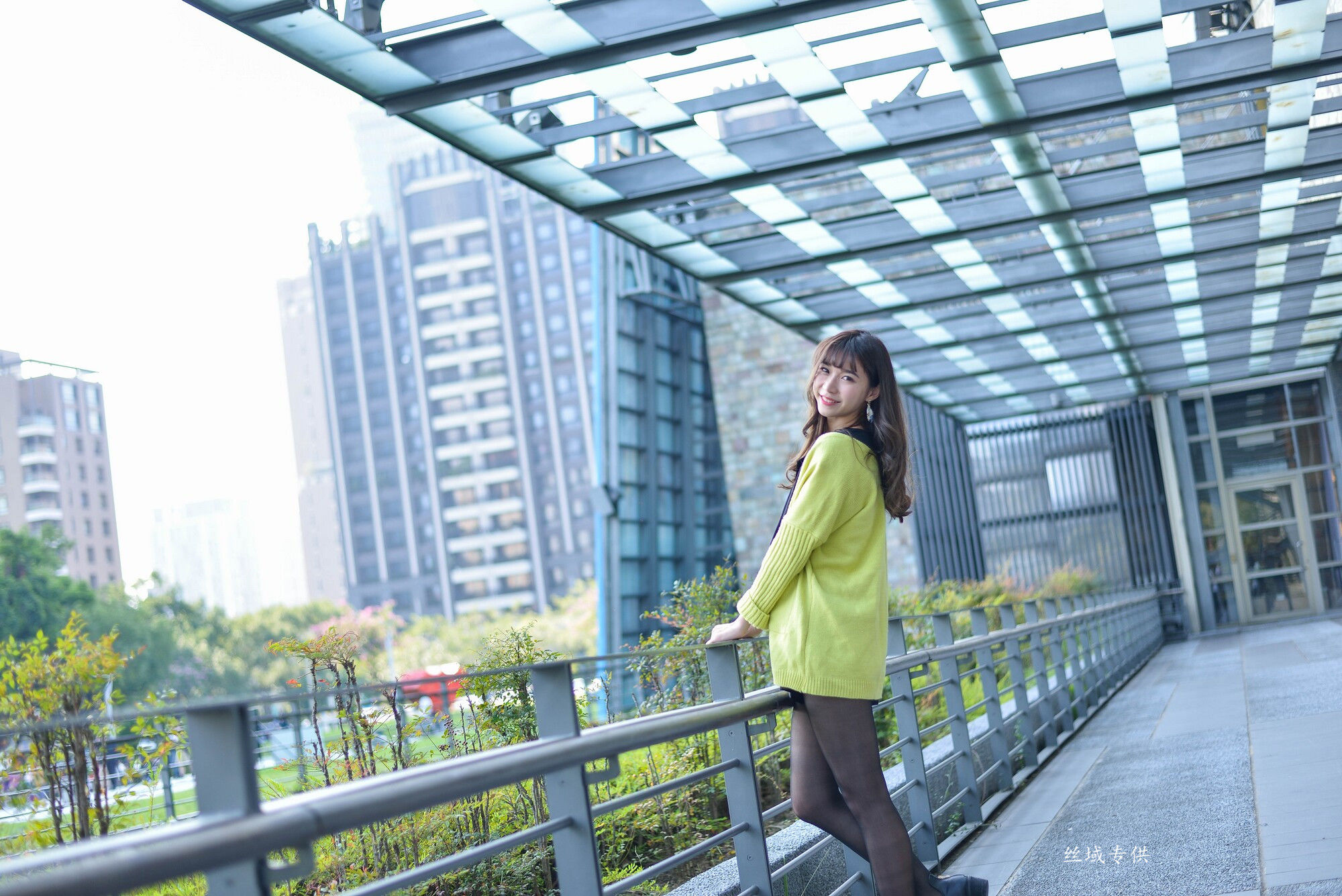 題題 國美館.時裝 黑丝街拍-图3