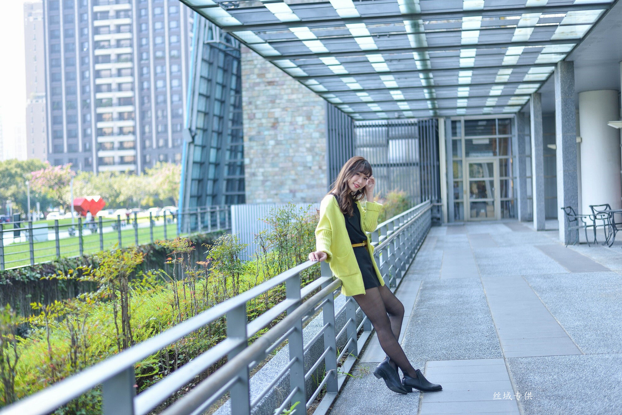 題題 國美館.時裝 黑丝街拍-图4