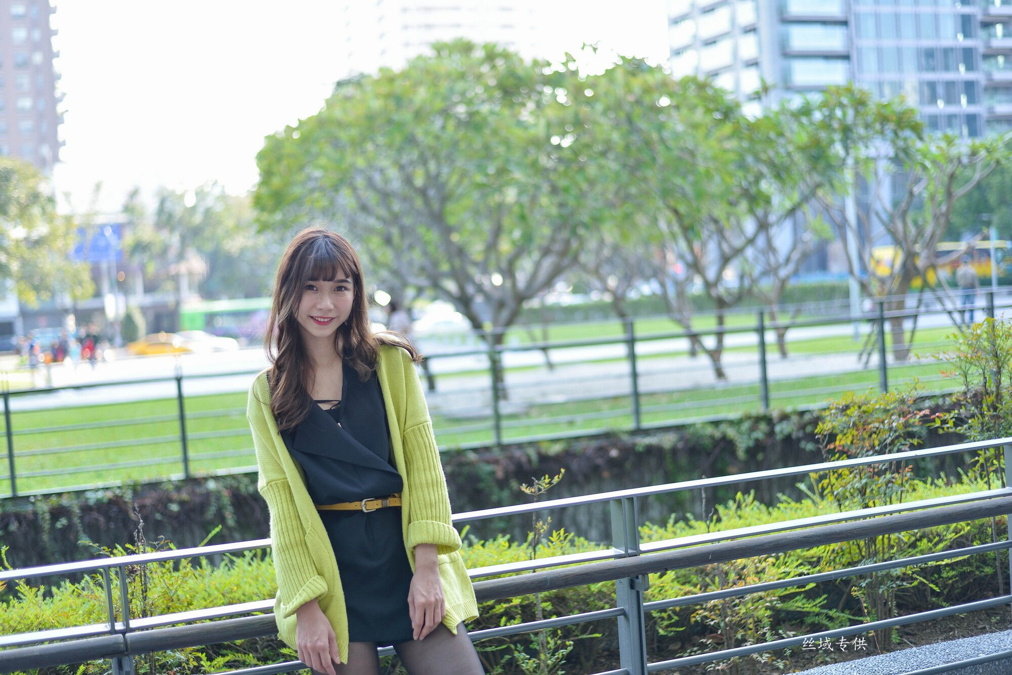 題題 國美館.時裝 黑丝街拍-图5