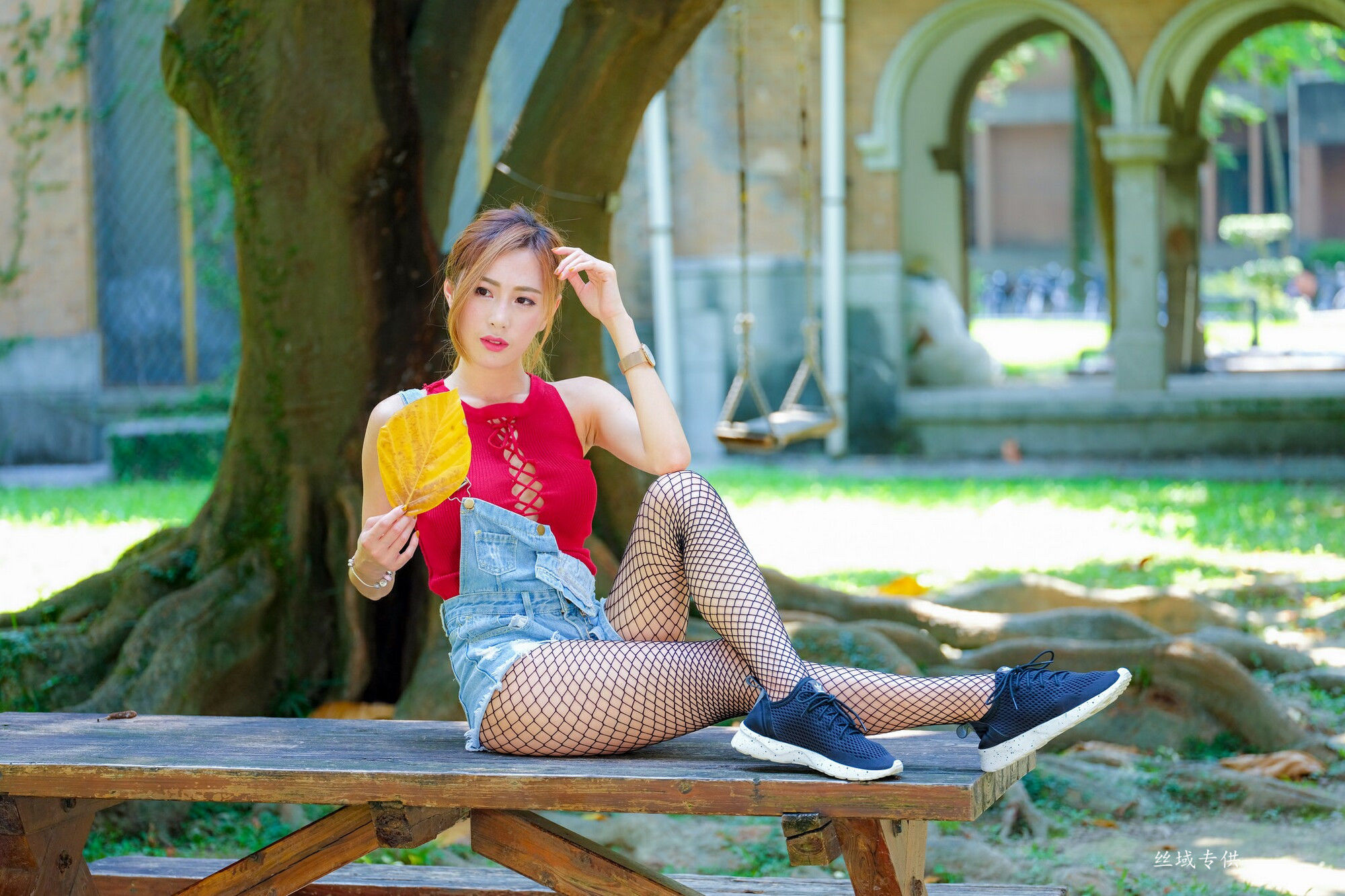 黄艾比 外拍服装（网袜）-图2