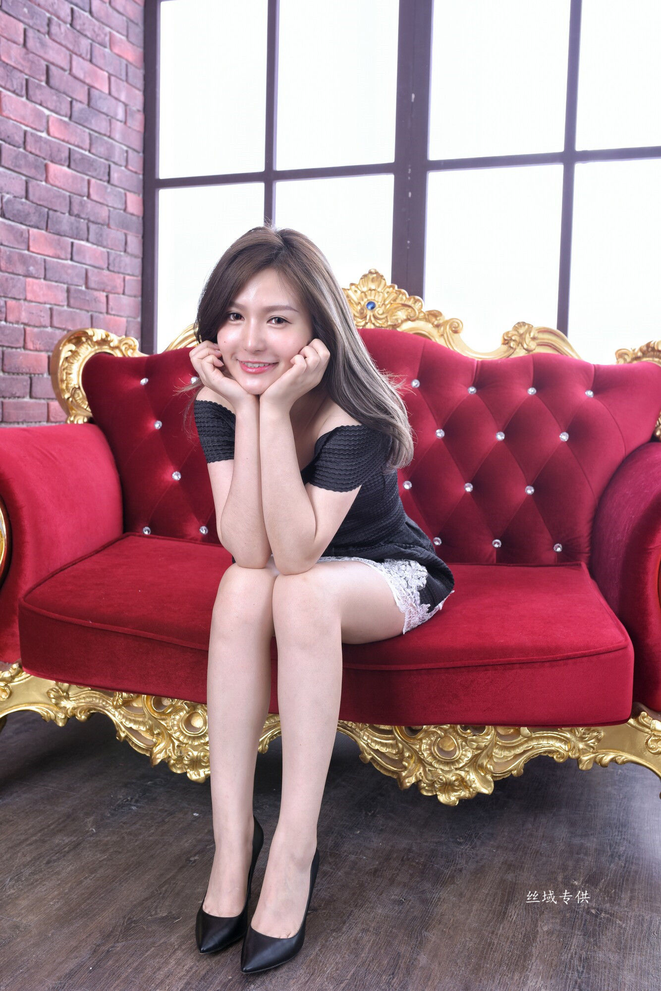 邱爱晨  《2套美腿服装》 写真集-图59