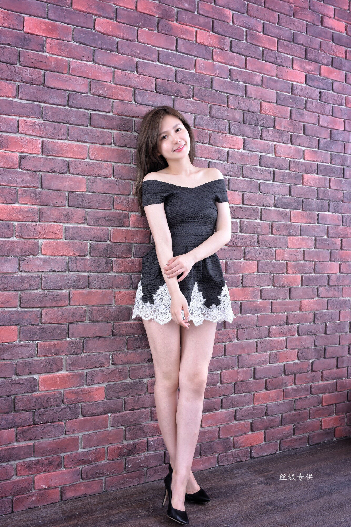 邱爱晨  《2套美腿服装》 写真集-图70