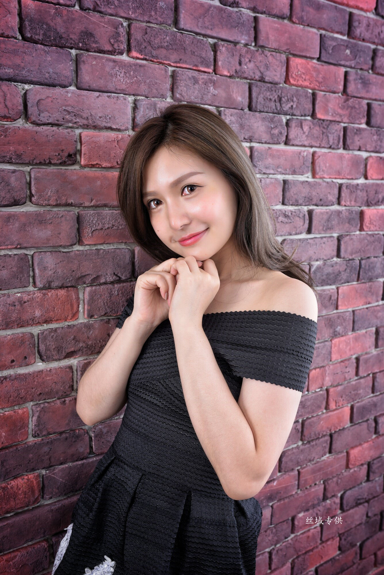 邱爱晨  《2套美腿服装》 写真集-图73