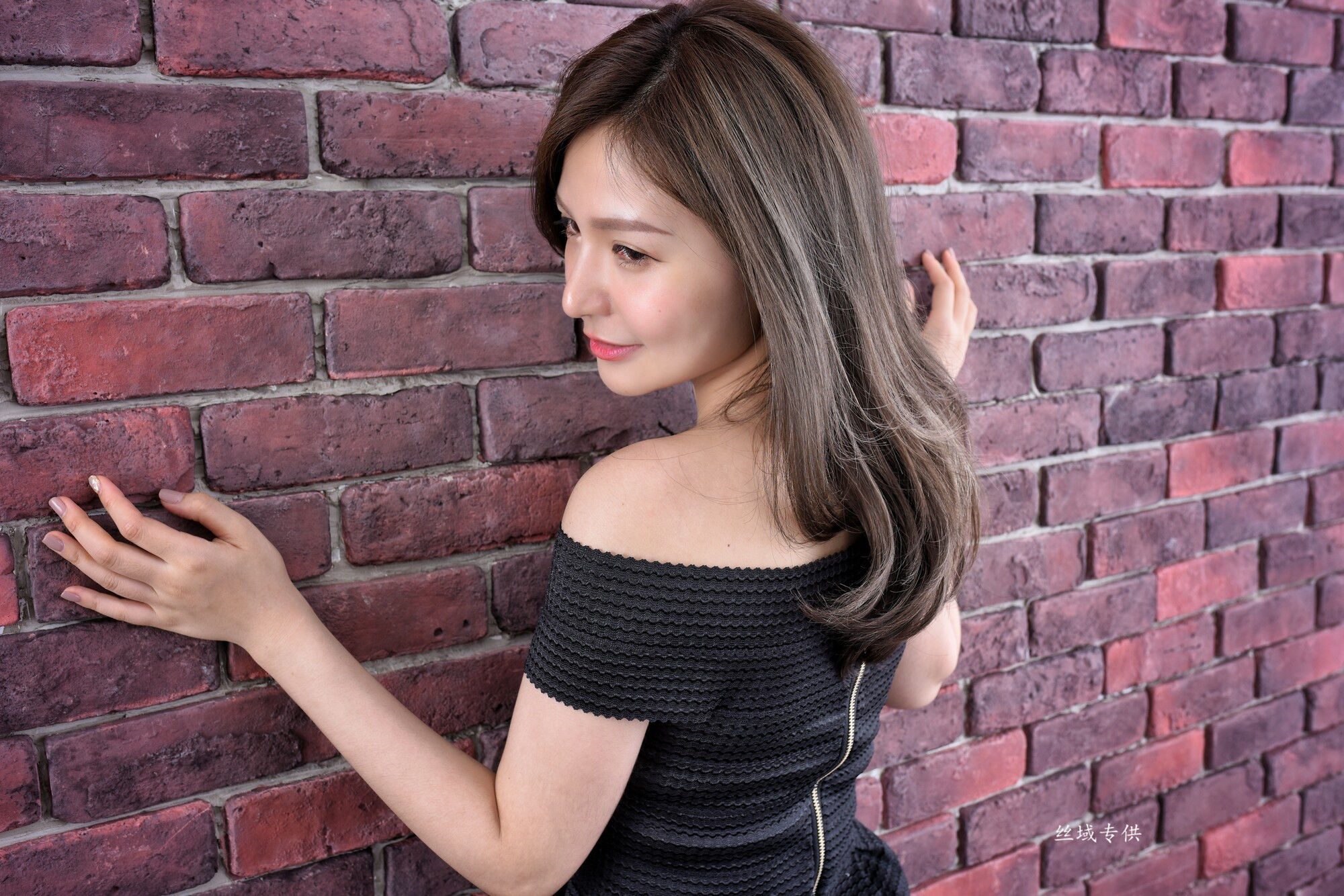 邱爱晨  《2套美腿服装》 写真集-图75