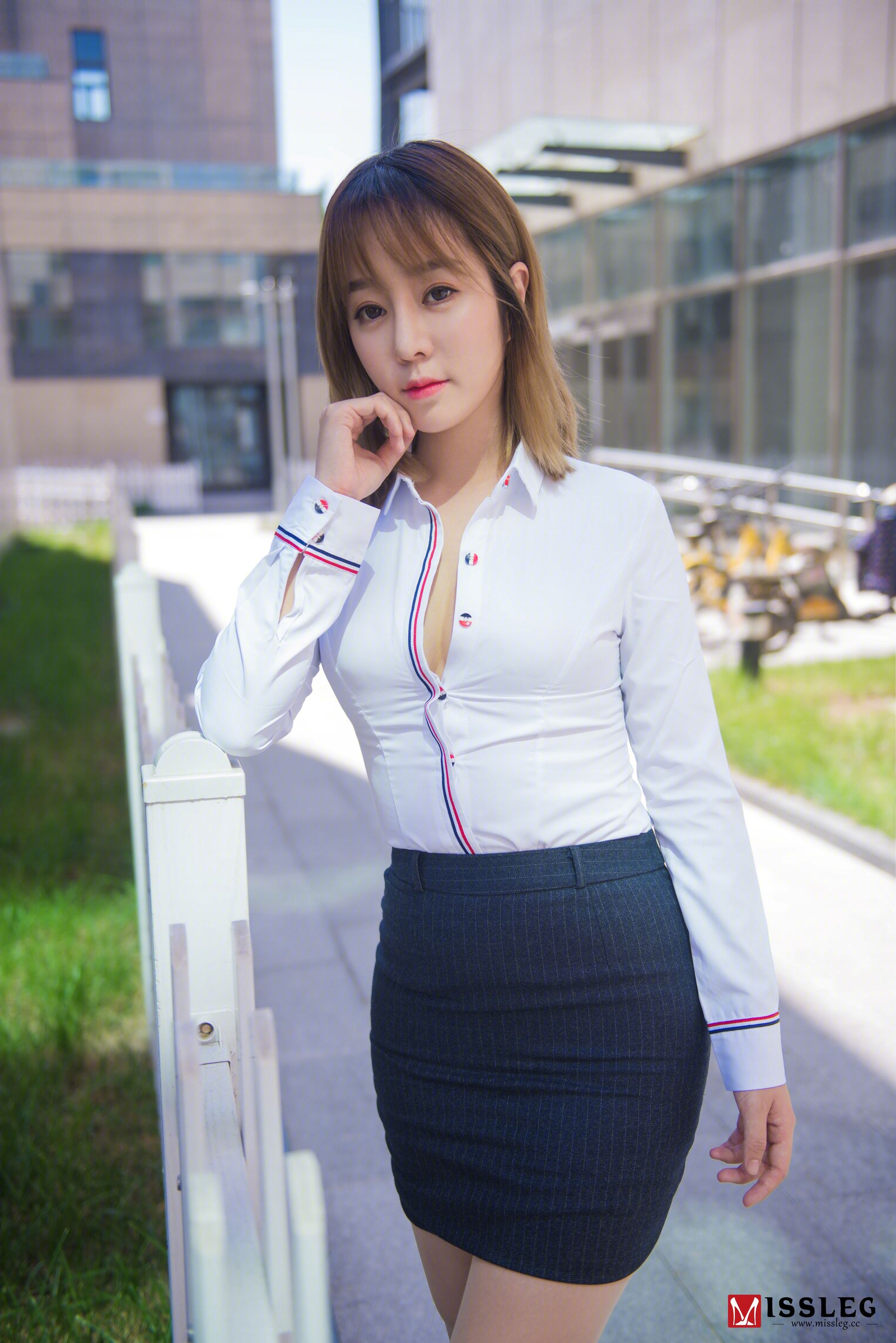 V003 王语纯 《撕裂的OL》-图11