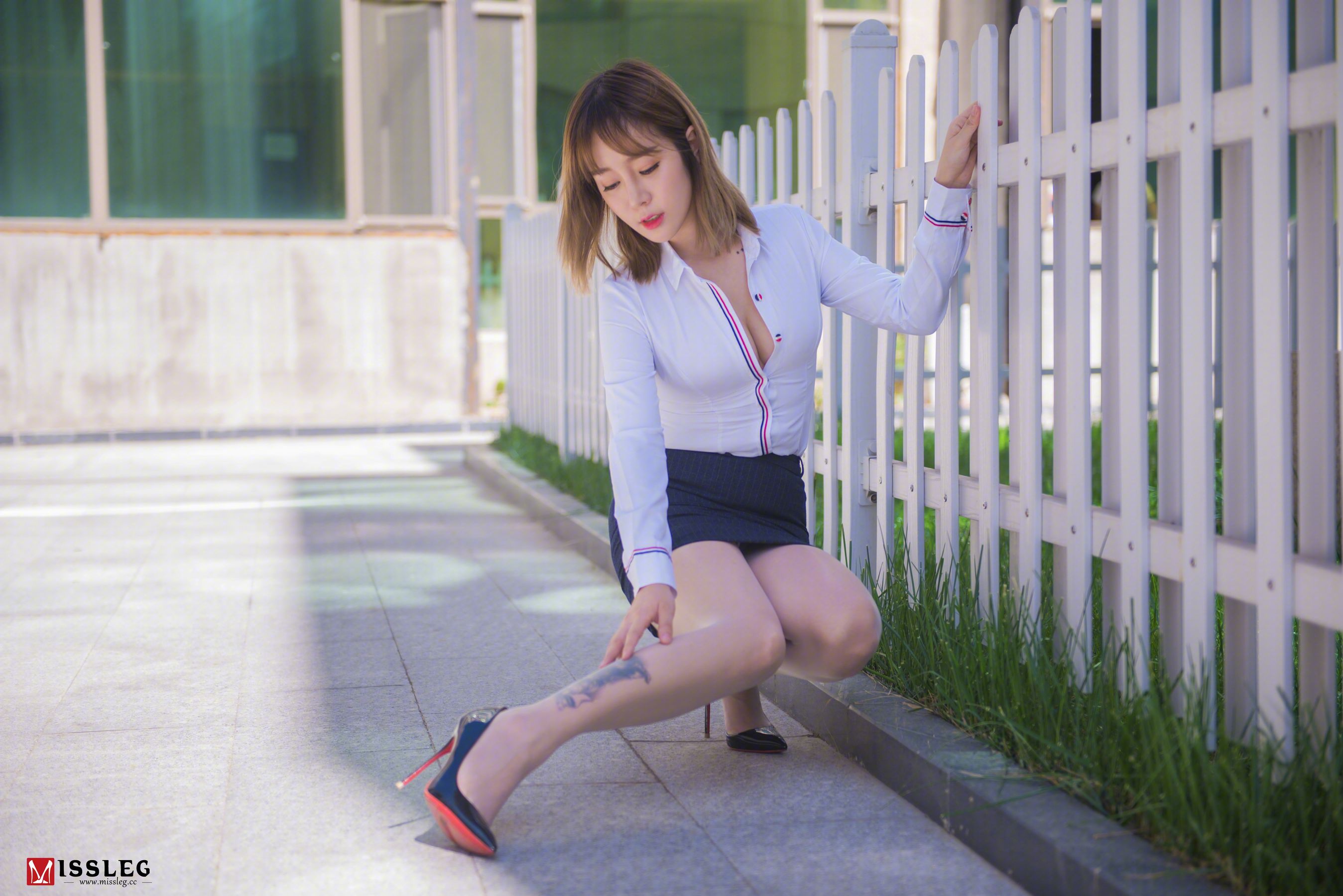 V003 王语纯 《撕裂的OL》-图14