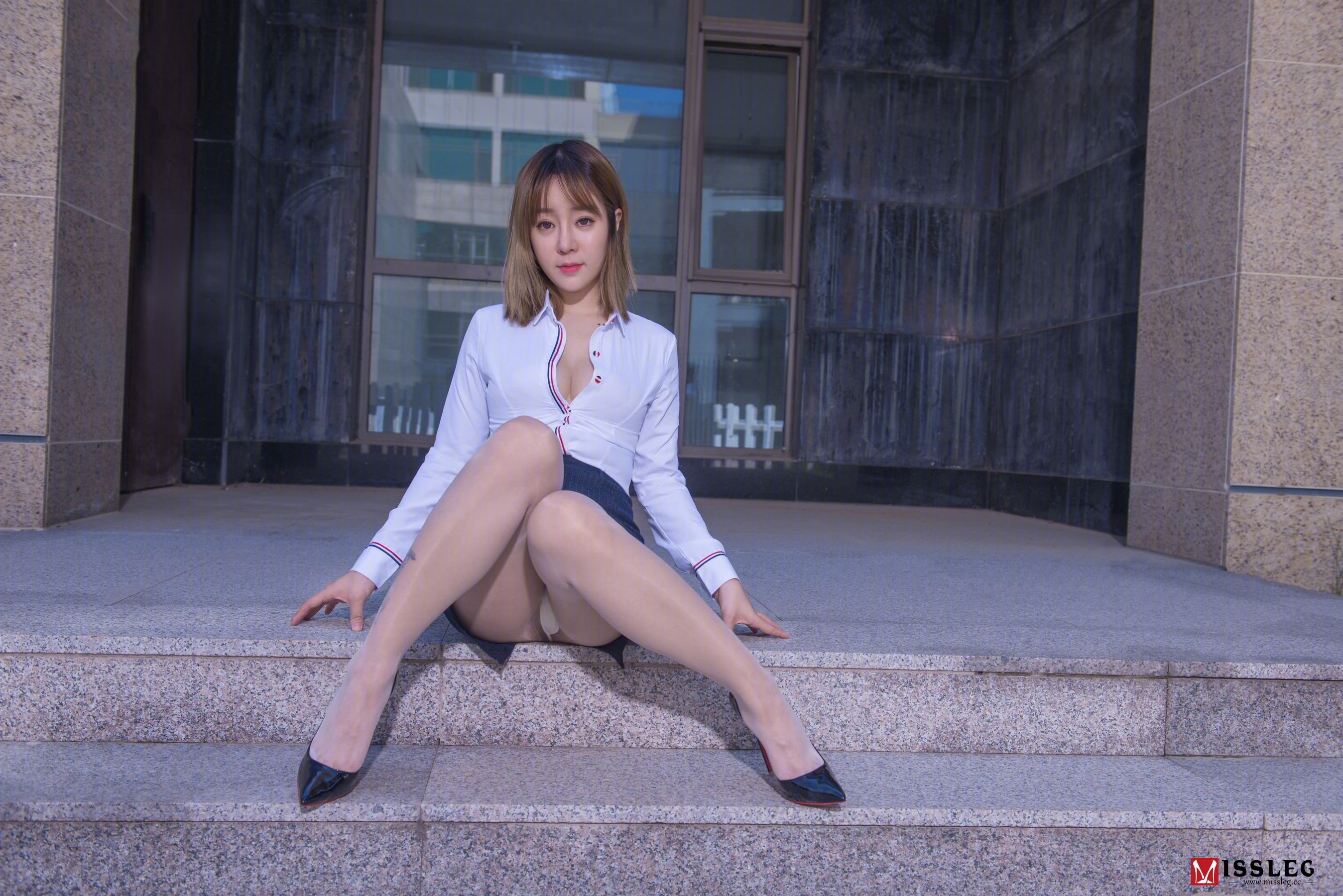 V003 王语纯 《撕裂的OL》-图42